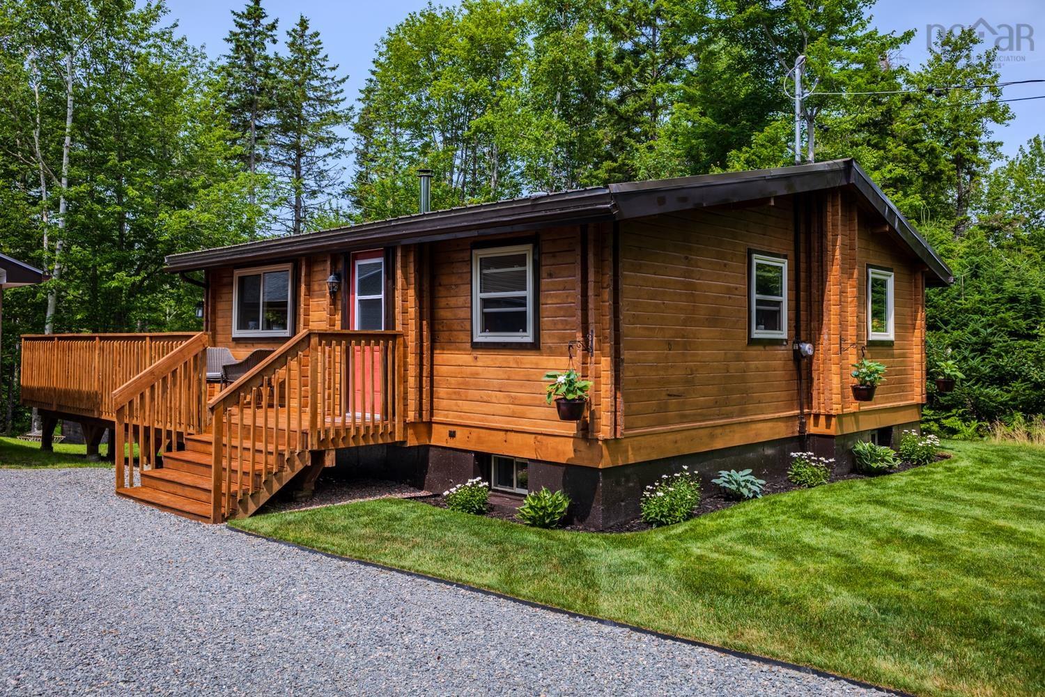 $475,000.00: 293 Greg Rd, Greenfield