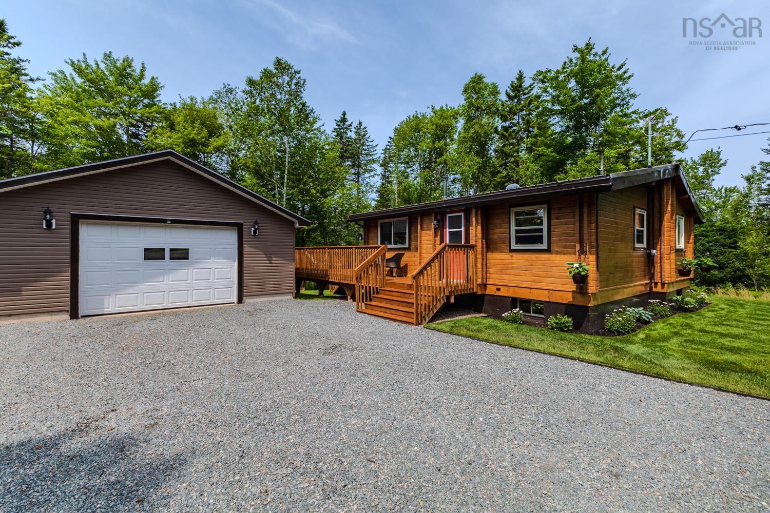 $475,000.00: 293 Greg Rd, Greenfield