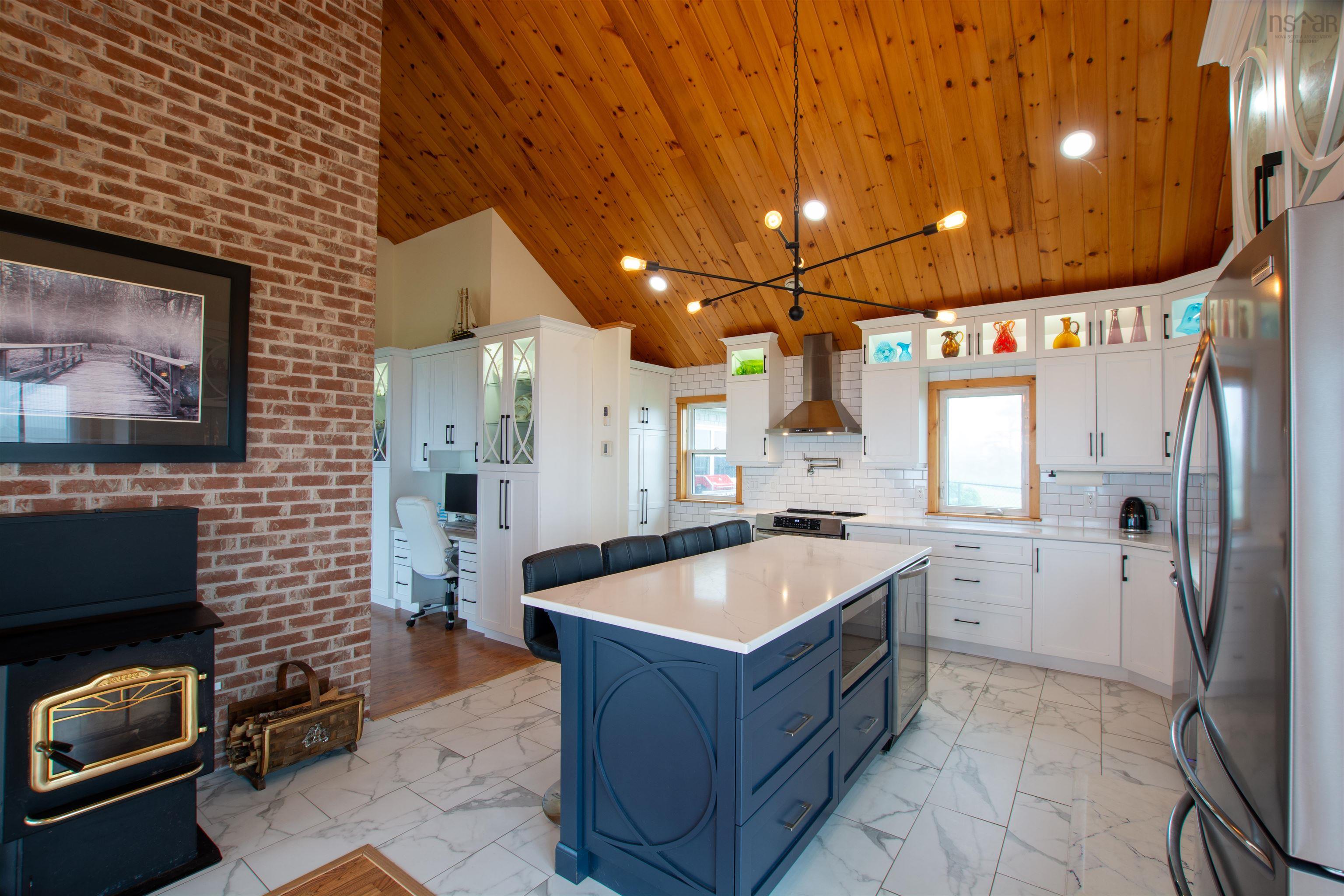 $1,079,000.00: 2435 Main Shore Road, Port Maitland