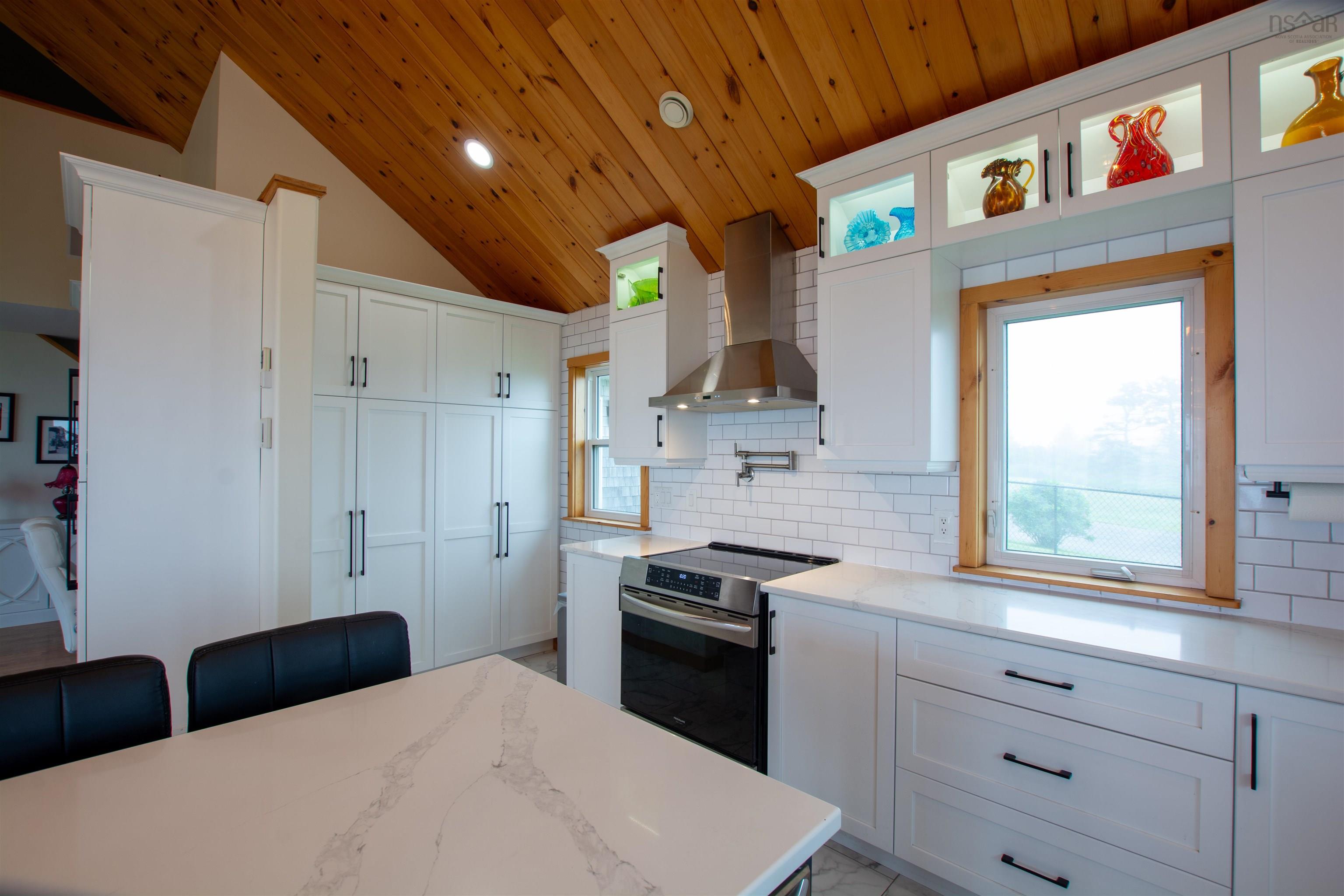 $1,079,000.00: 2435 Main Shore Road, Port Maitland