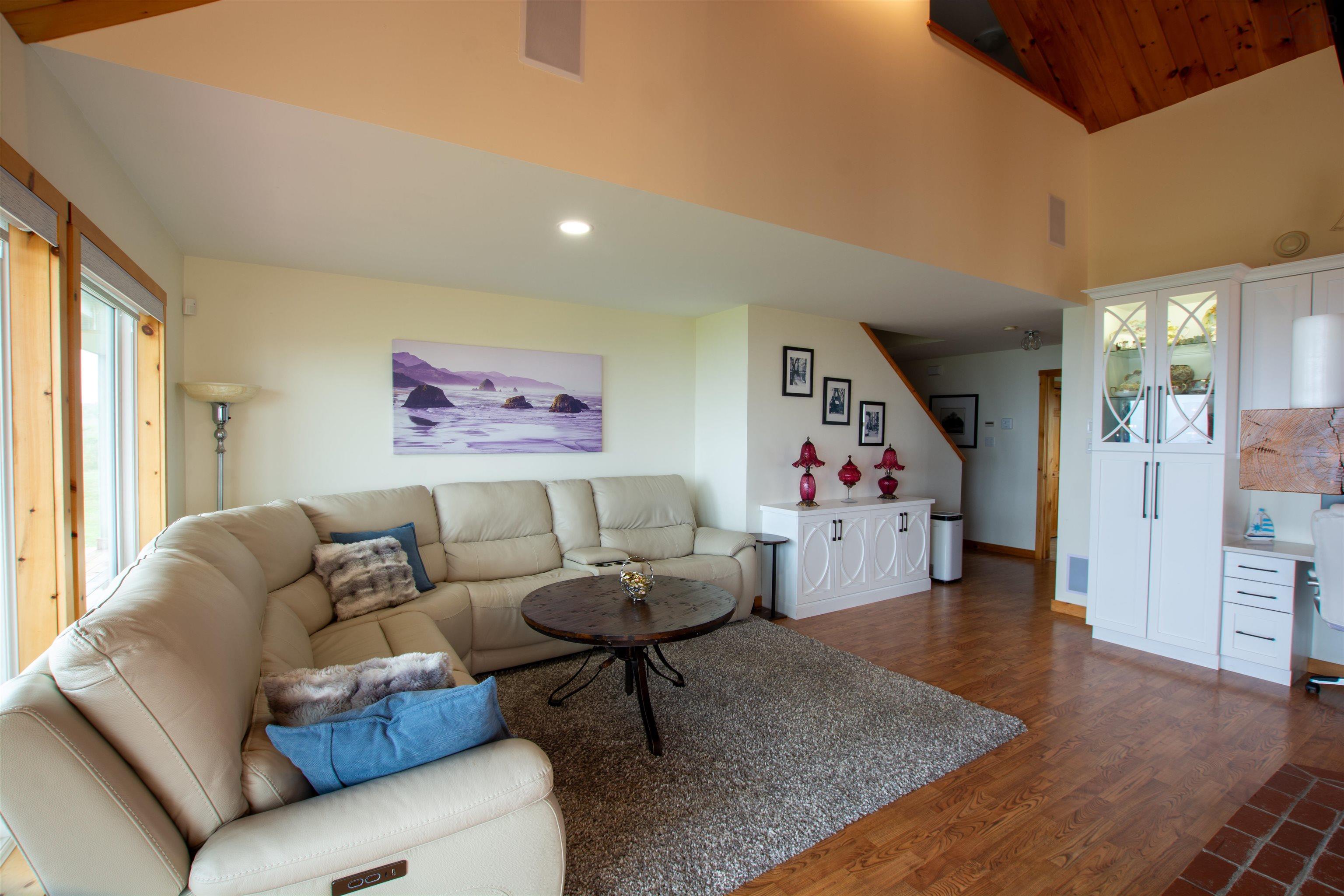 $1,079,000.00: 2435 Main Shore Road, Port Maitland