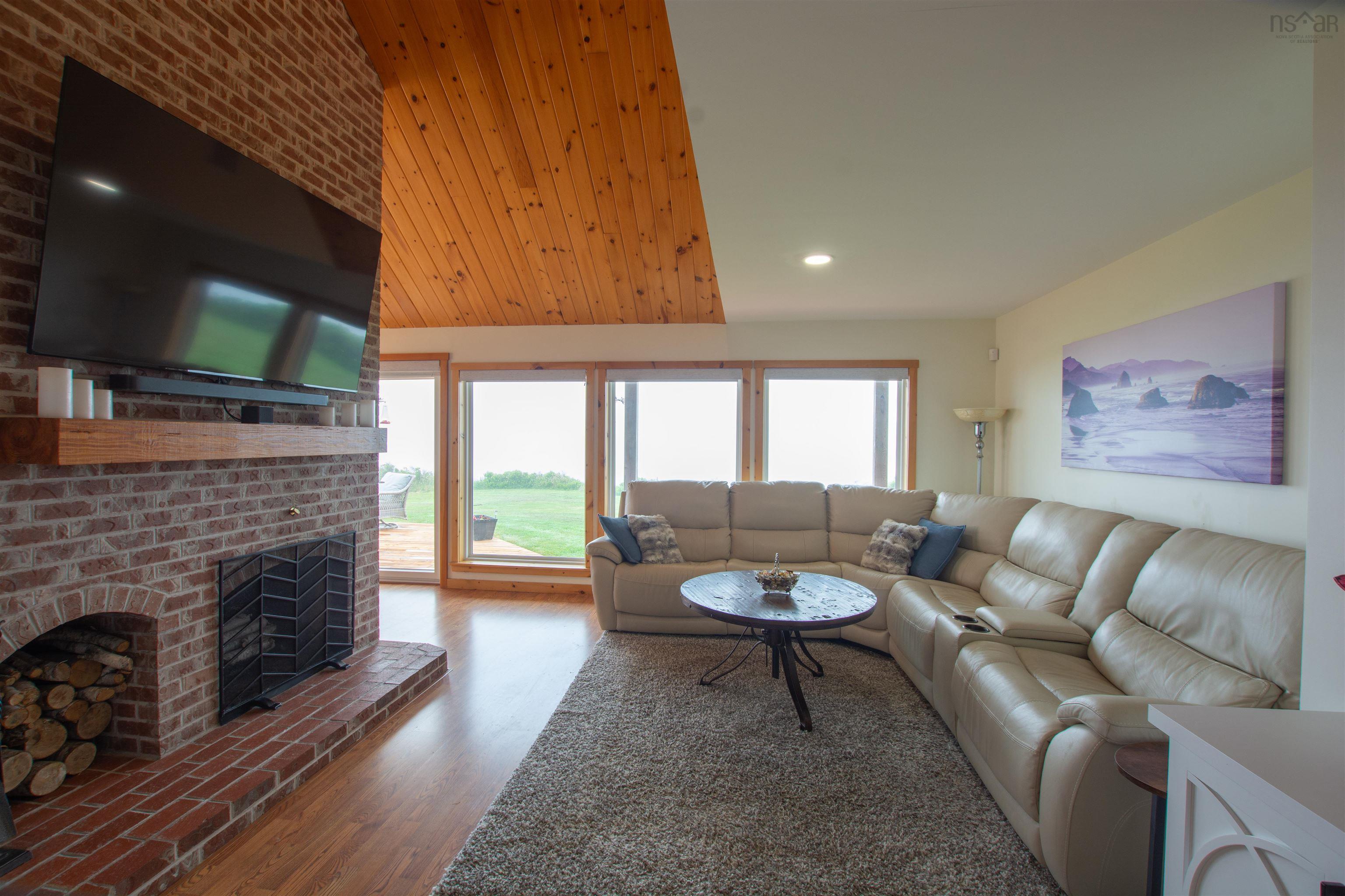 $1,079,000.00: 2435 Main Shore Road, Port Maitland