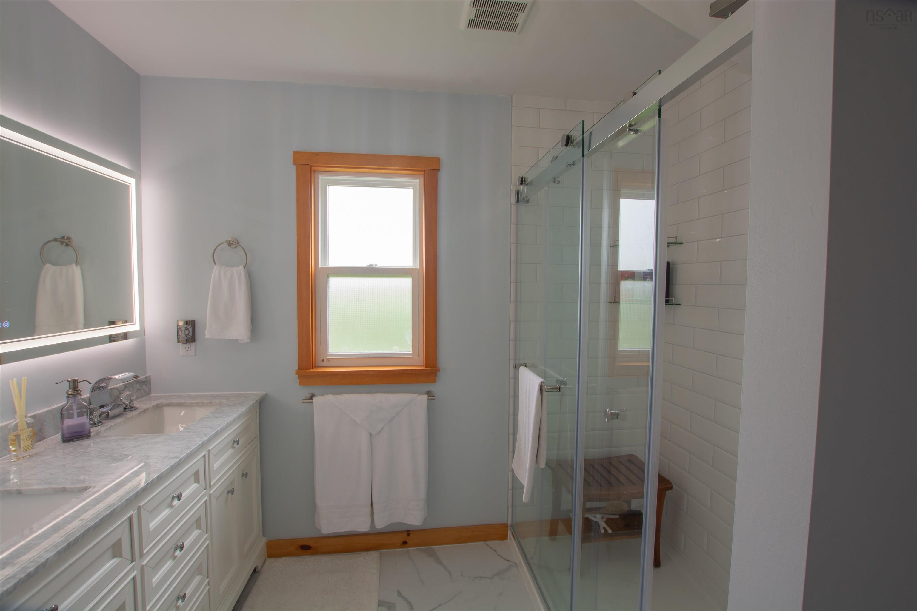 $1,079,000.00: 2435 Main Shore Road, Port Maitland