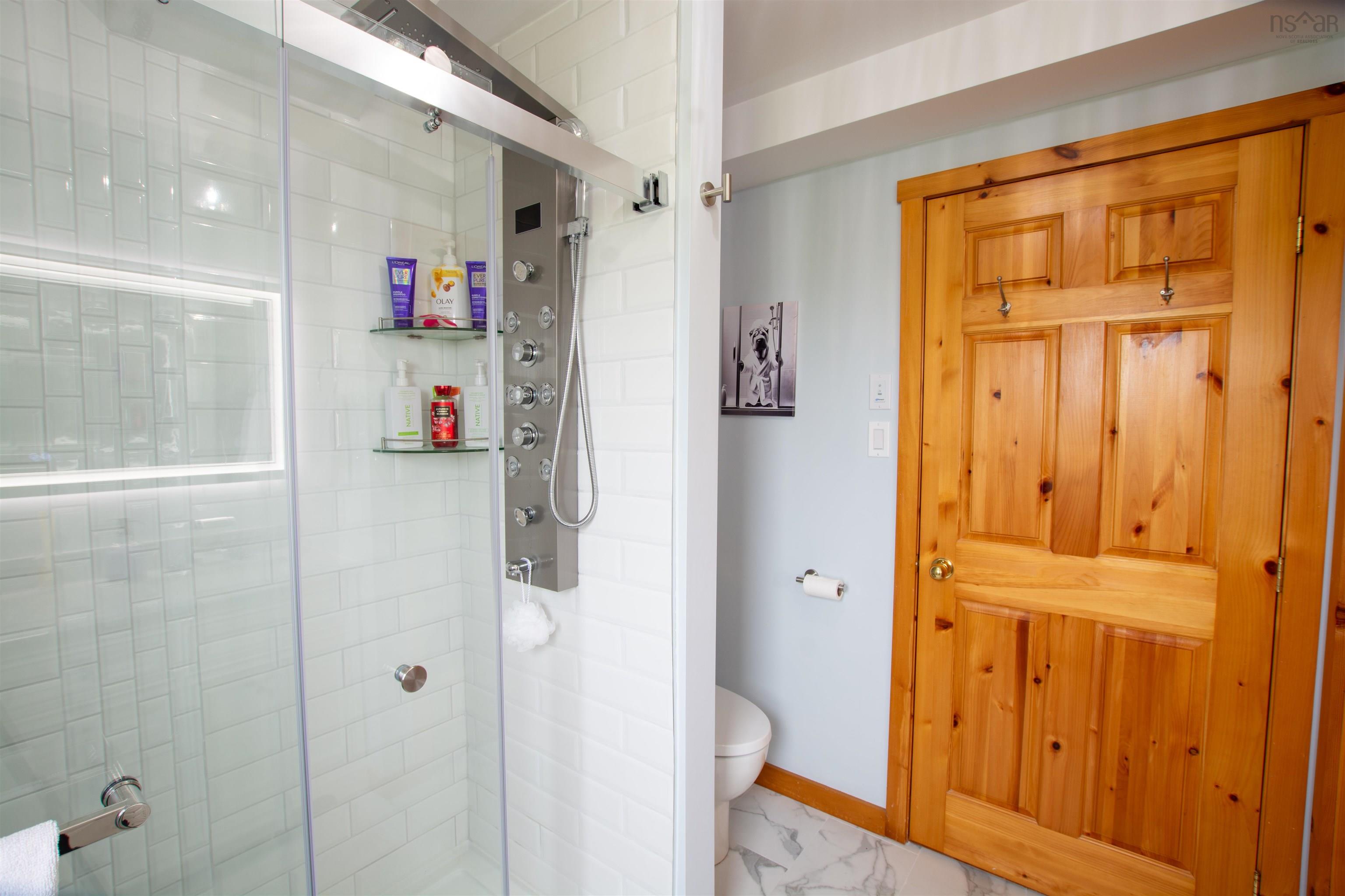 $1,079,000.00: 2435 Main Shore Road, Port Maitland