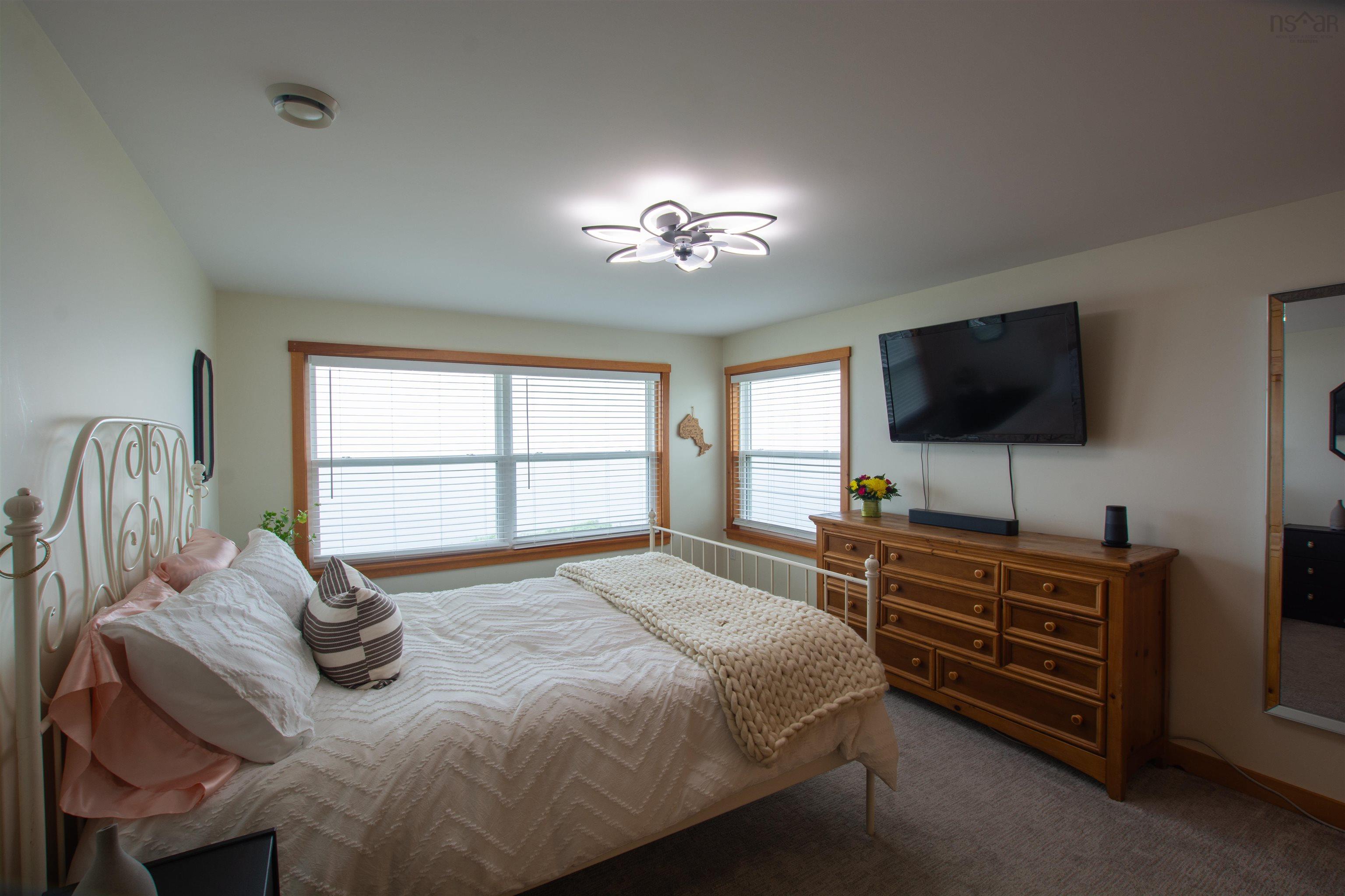 $1,079,000.00: 2435 Main Shore Road, Port Maitland