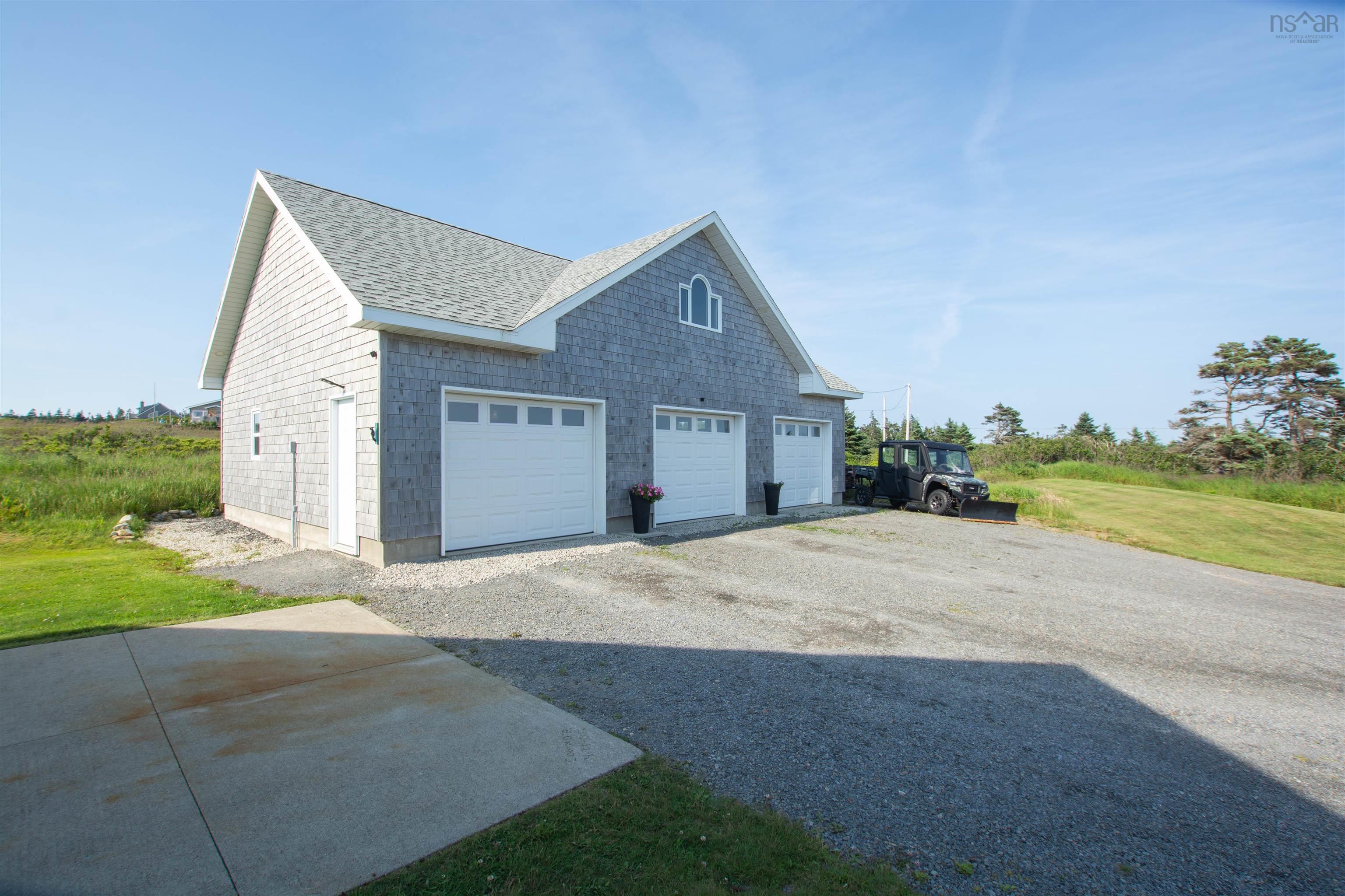 $1,079,000.00: 2435 Main Shore Road, Port Maitland