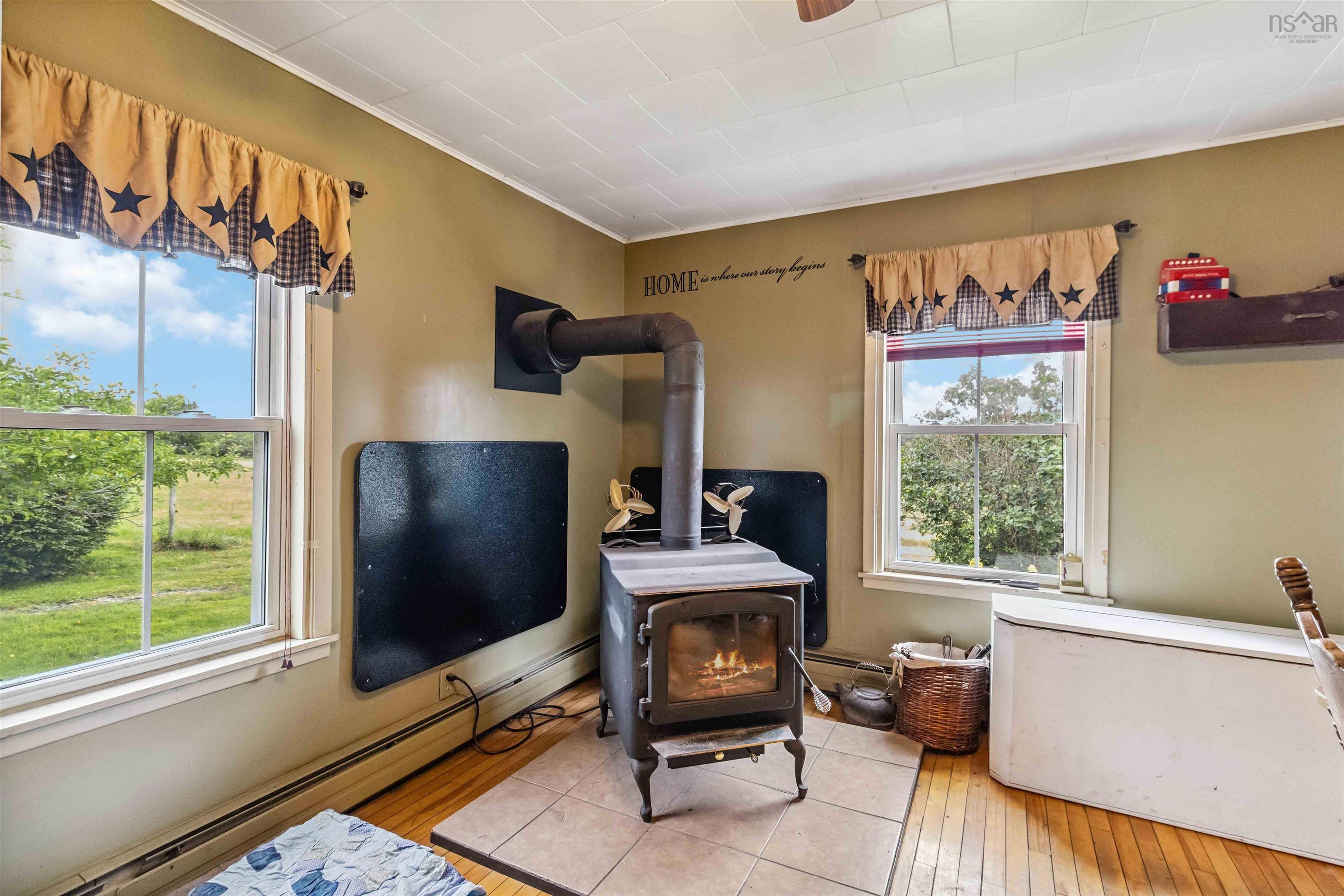 $599,900.00: 417 Penney Road, Upper Northfield