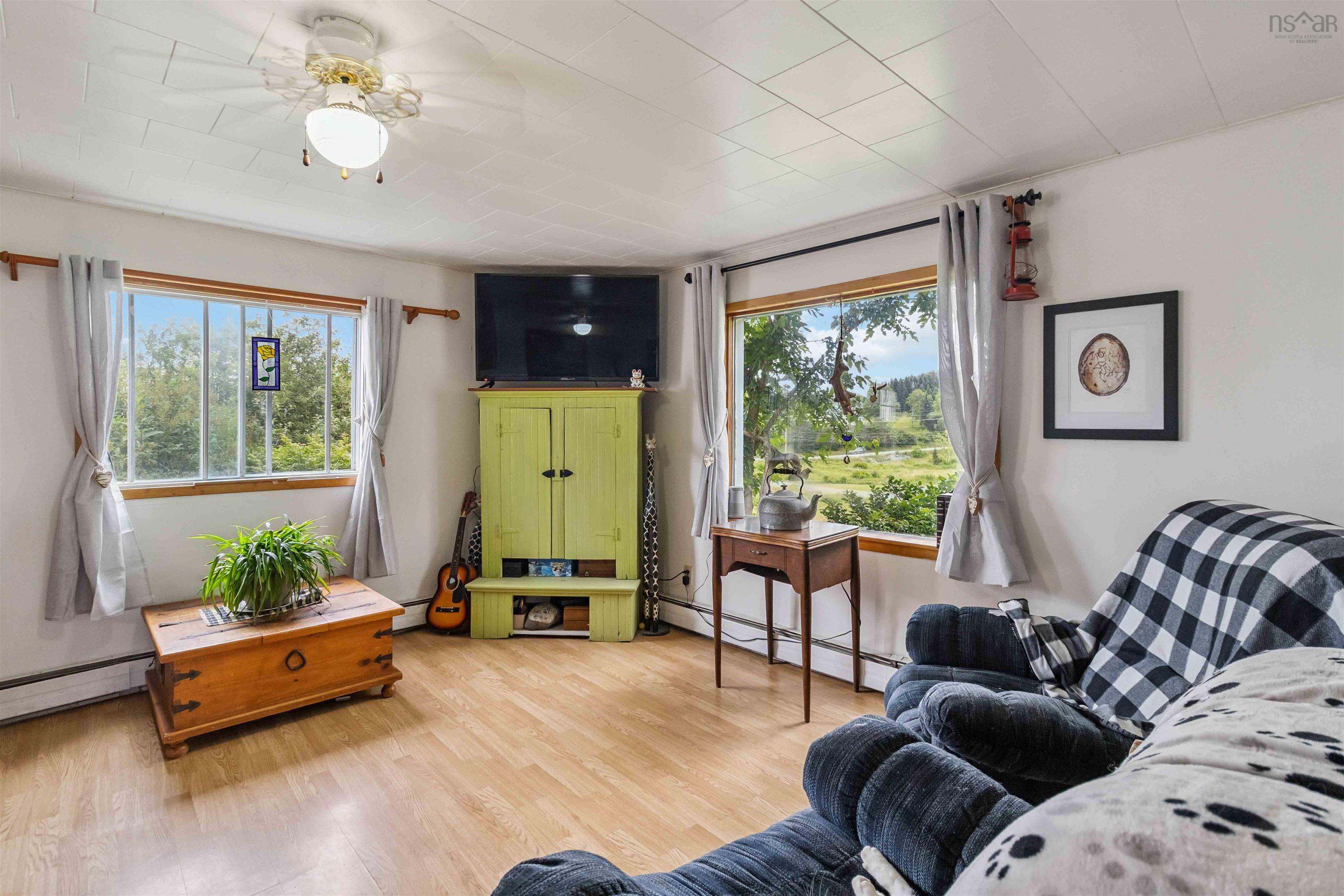 $599,900.00: 417 Penney Road, Upper Northfield