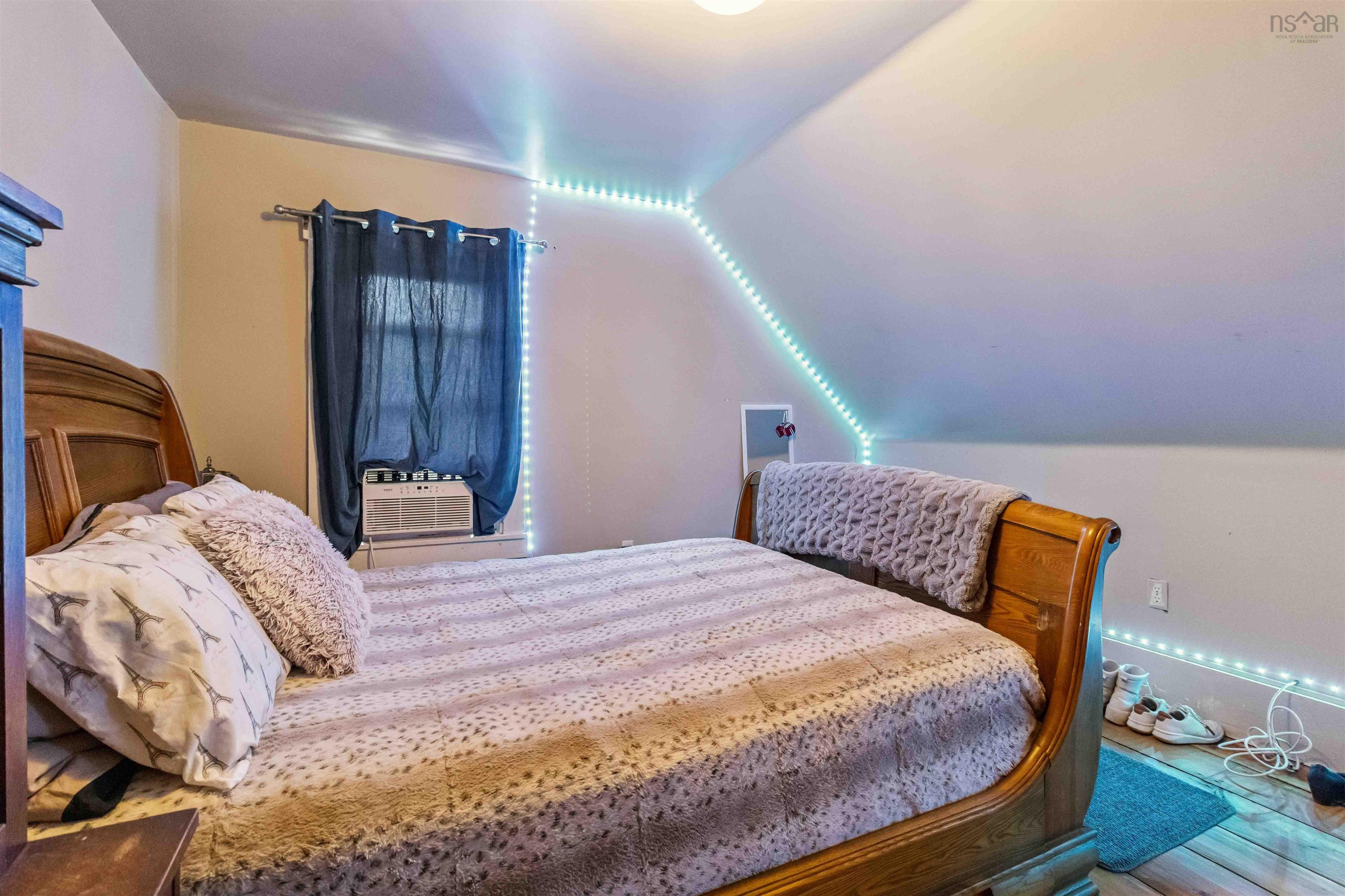 $599,900.00: 417 Penney Road, Upper Northfield