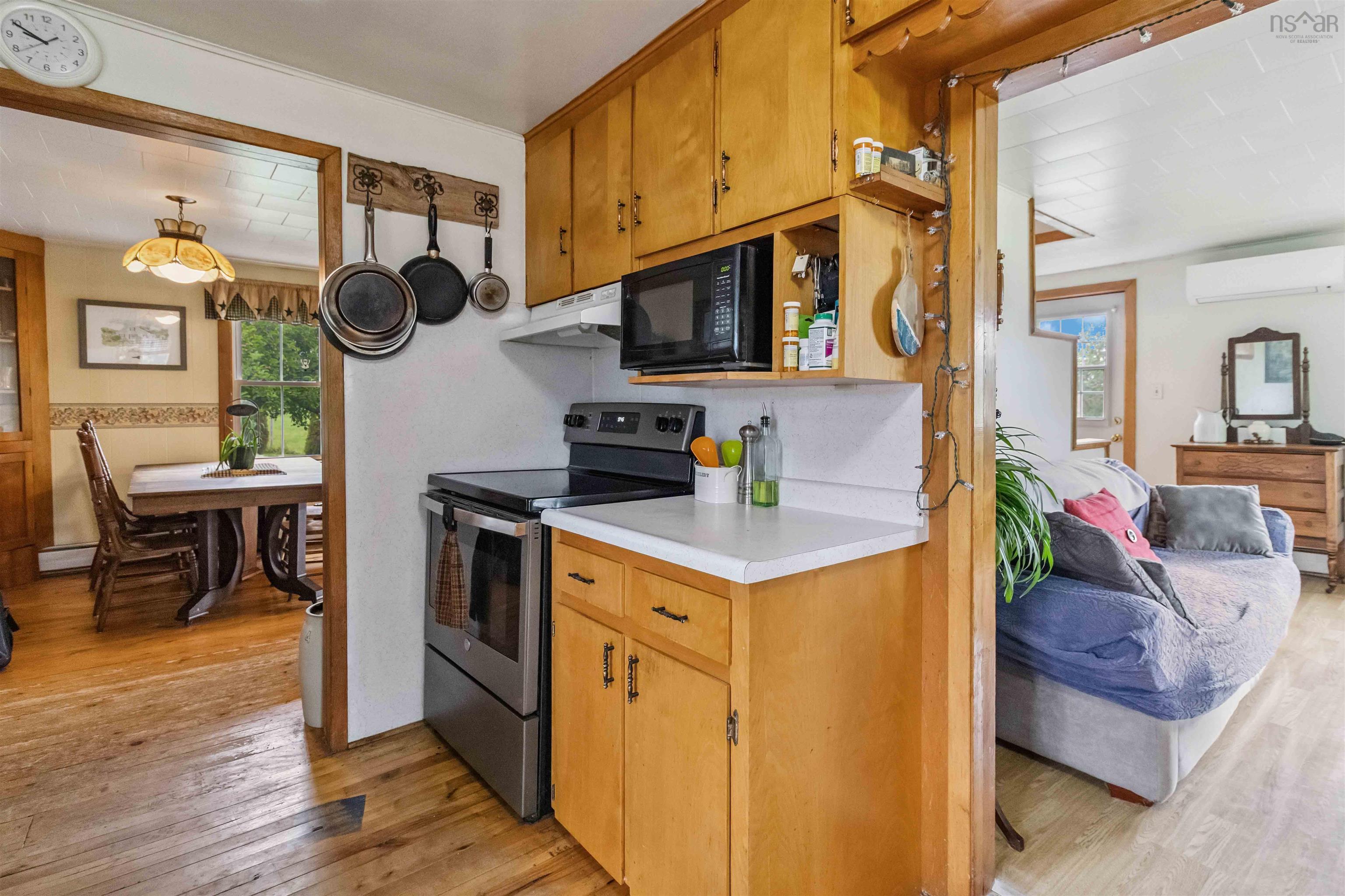 $639,900.00: 417 Penney Road, Upper Northfield