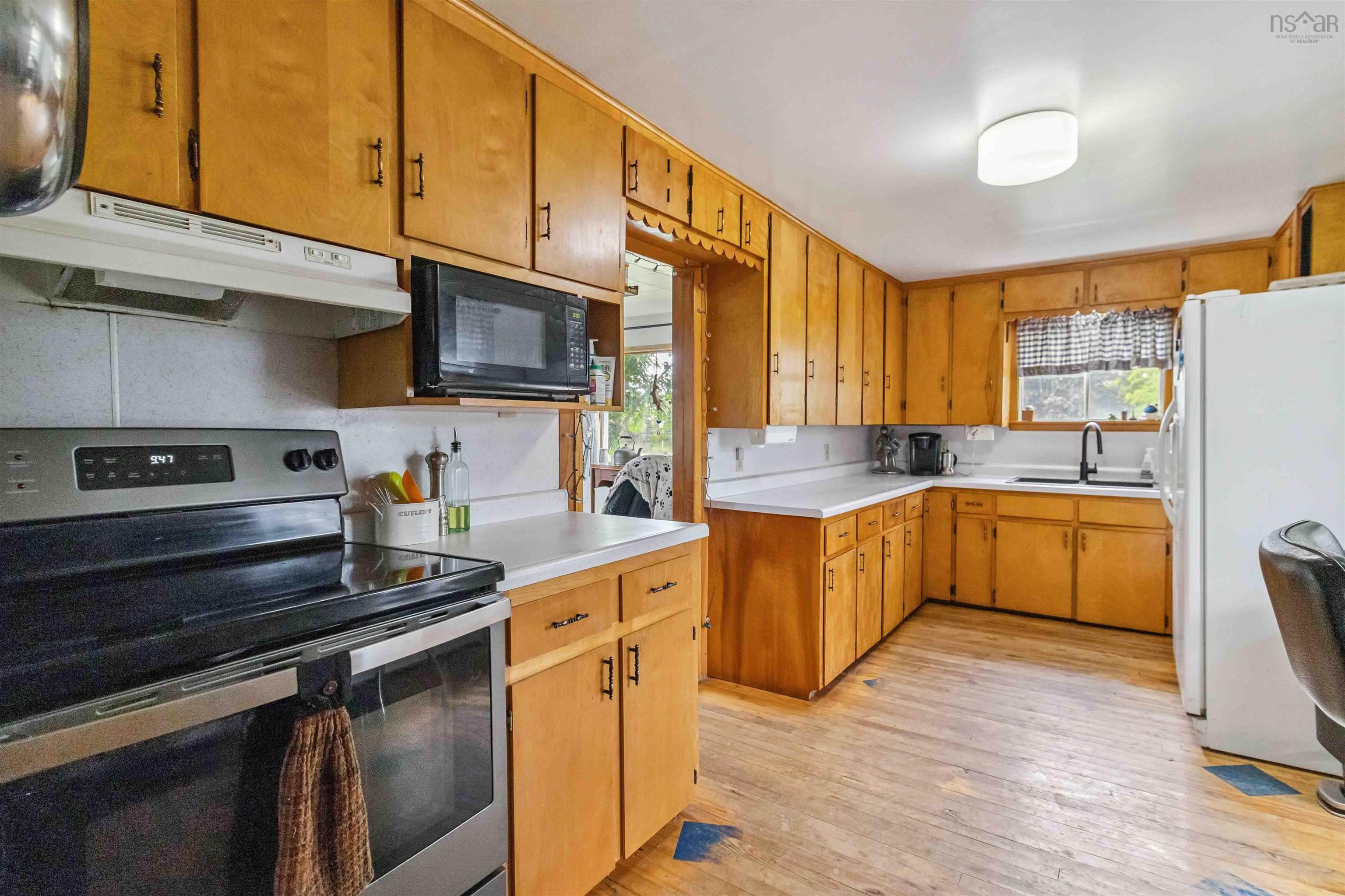 $639,900.00: 417 Penney Road, Upper Northfield