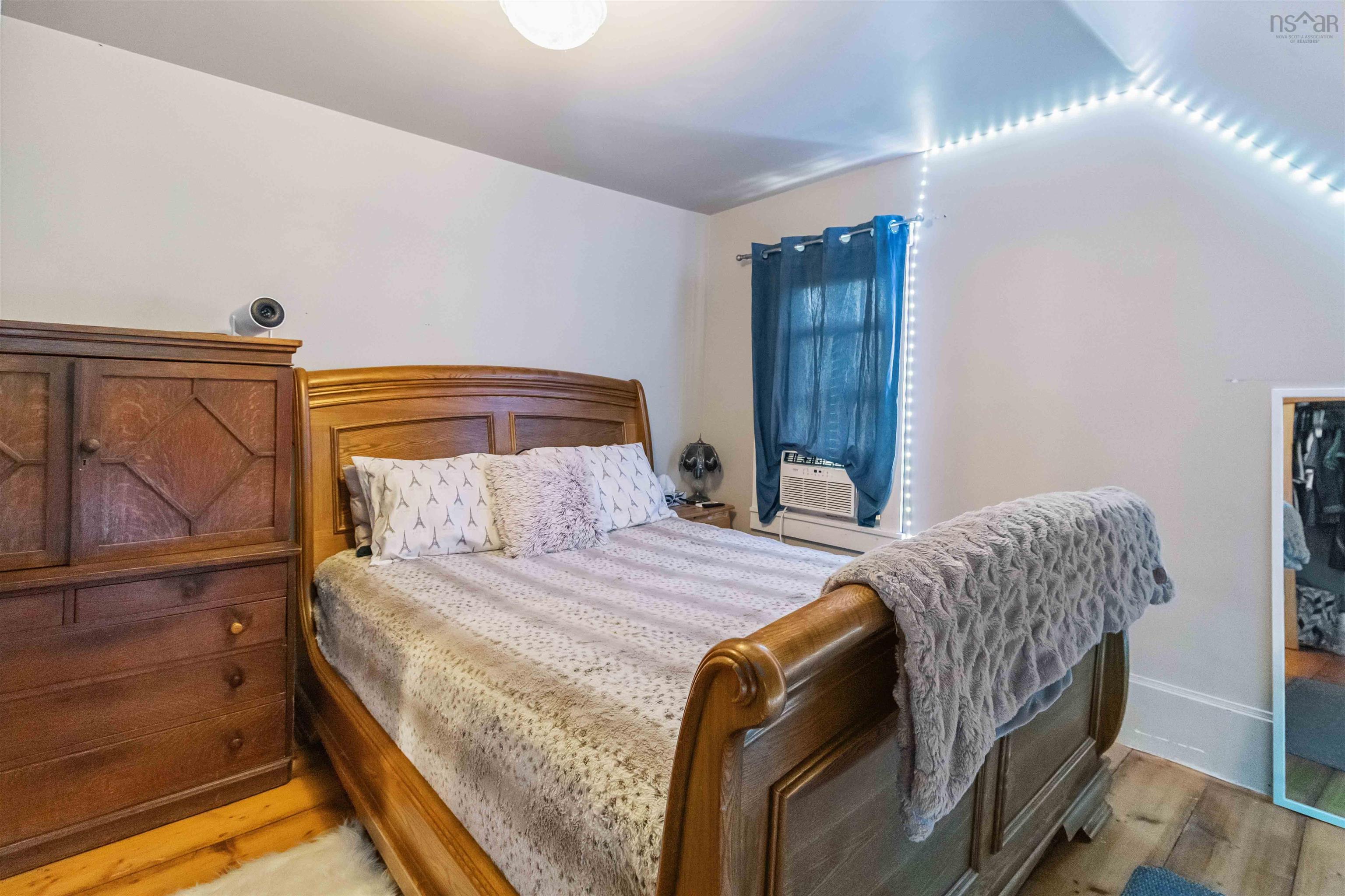 $639,900.00: 417 Penney Road, Upper Northfield