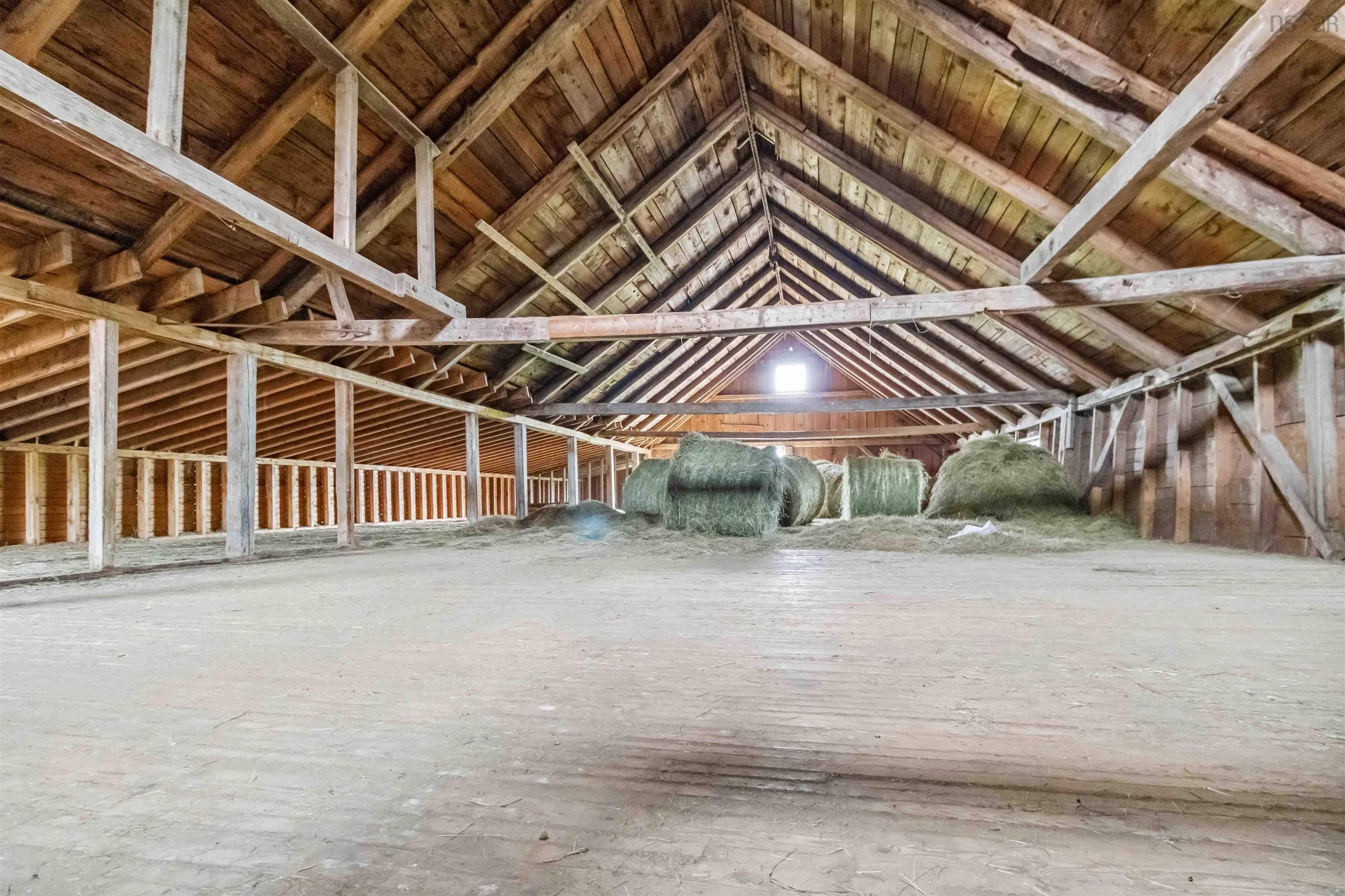 $639,900.00: 417 Penney Road, Upper Northfield