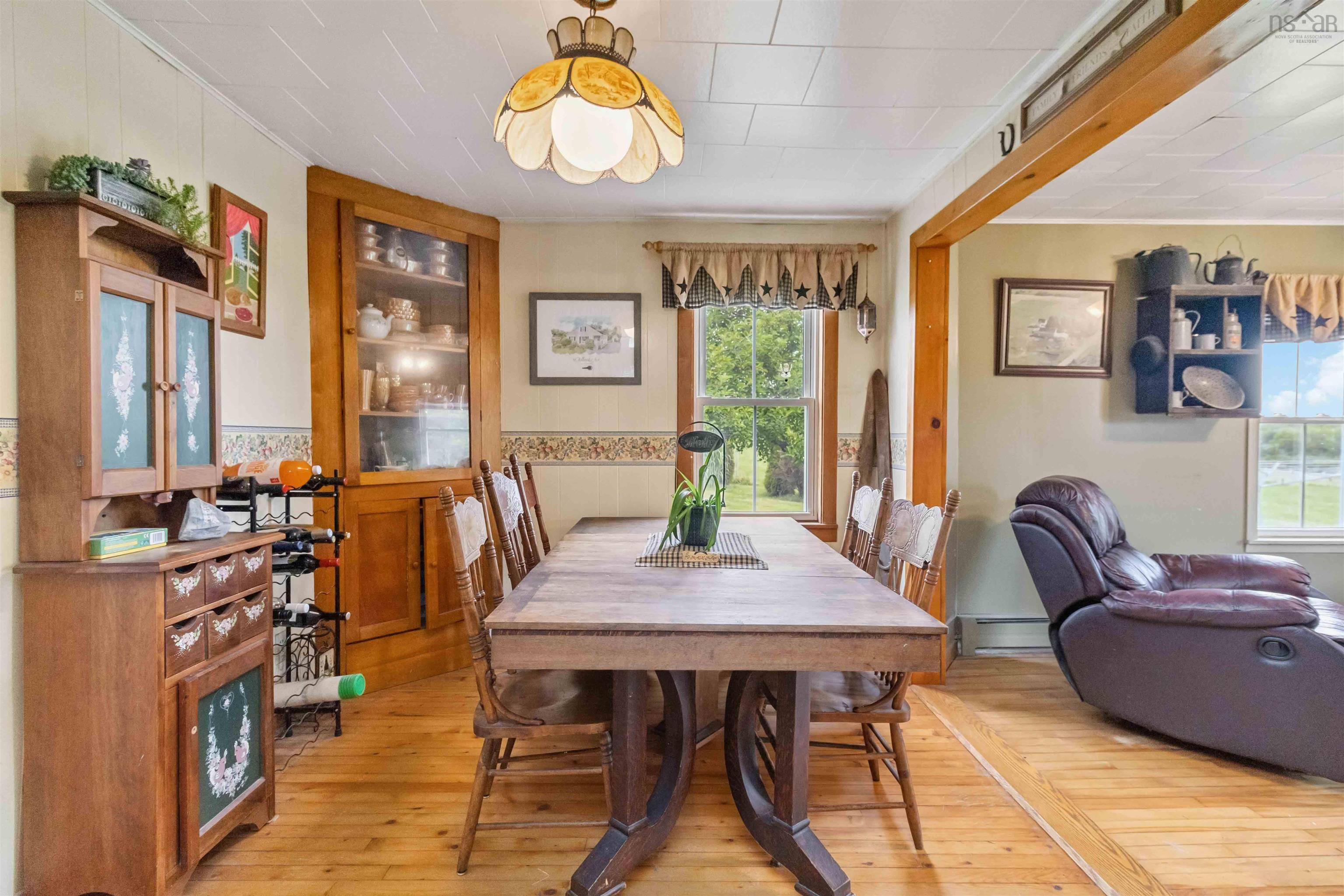 $639,900.00: 417 Penney Road, Upper Northfield