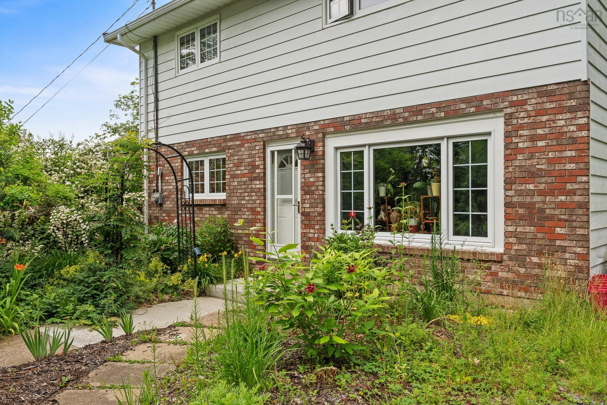 $599,900.00: 576 Lakeview Avenue, Middle Sackville