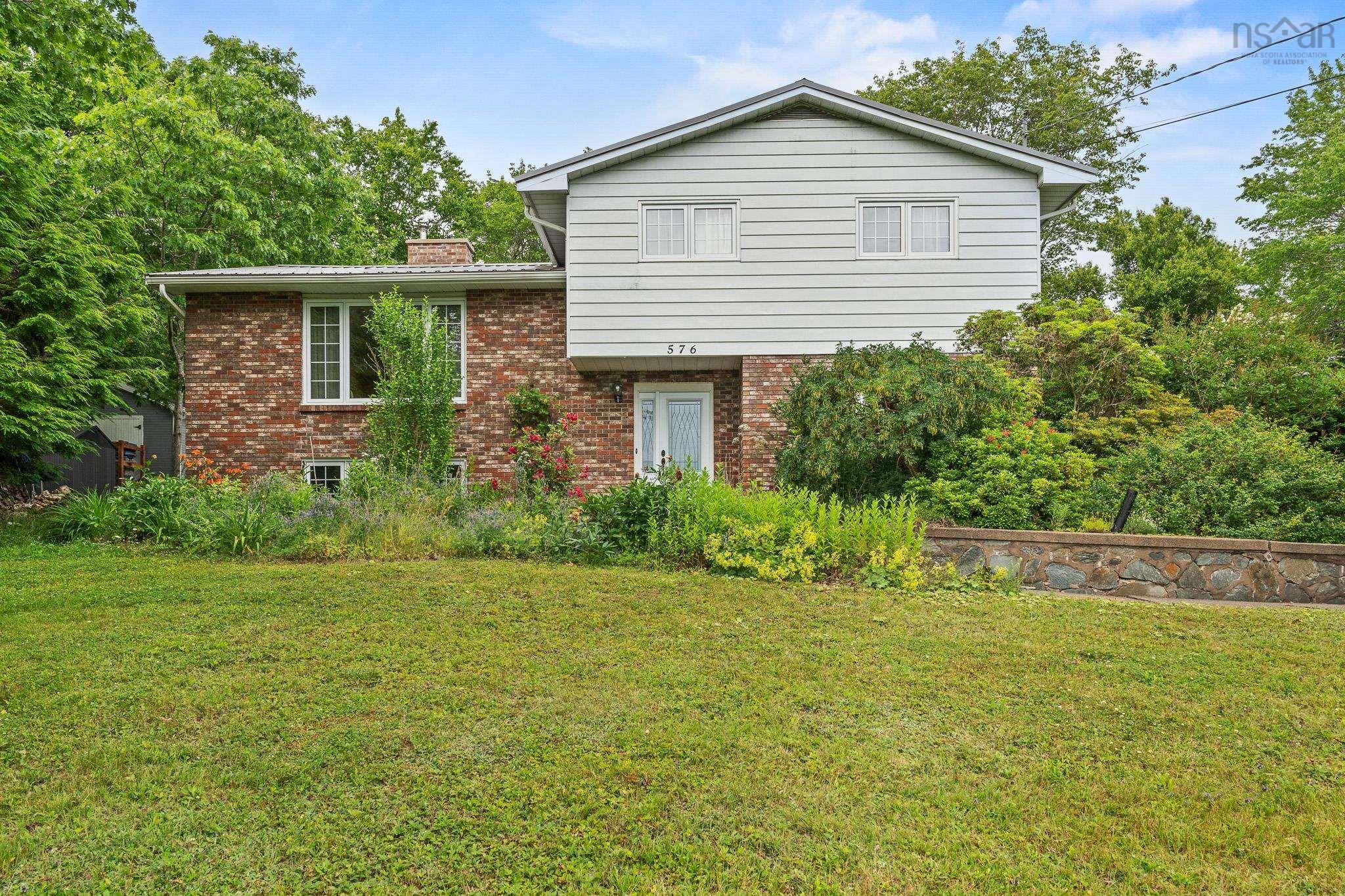 $599,900.00: 576 Lakeview Avenue, Middle Sackville