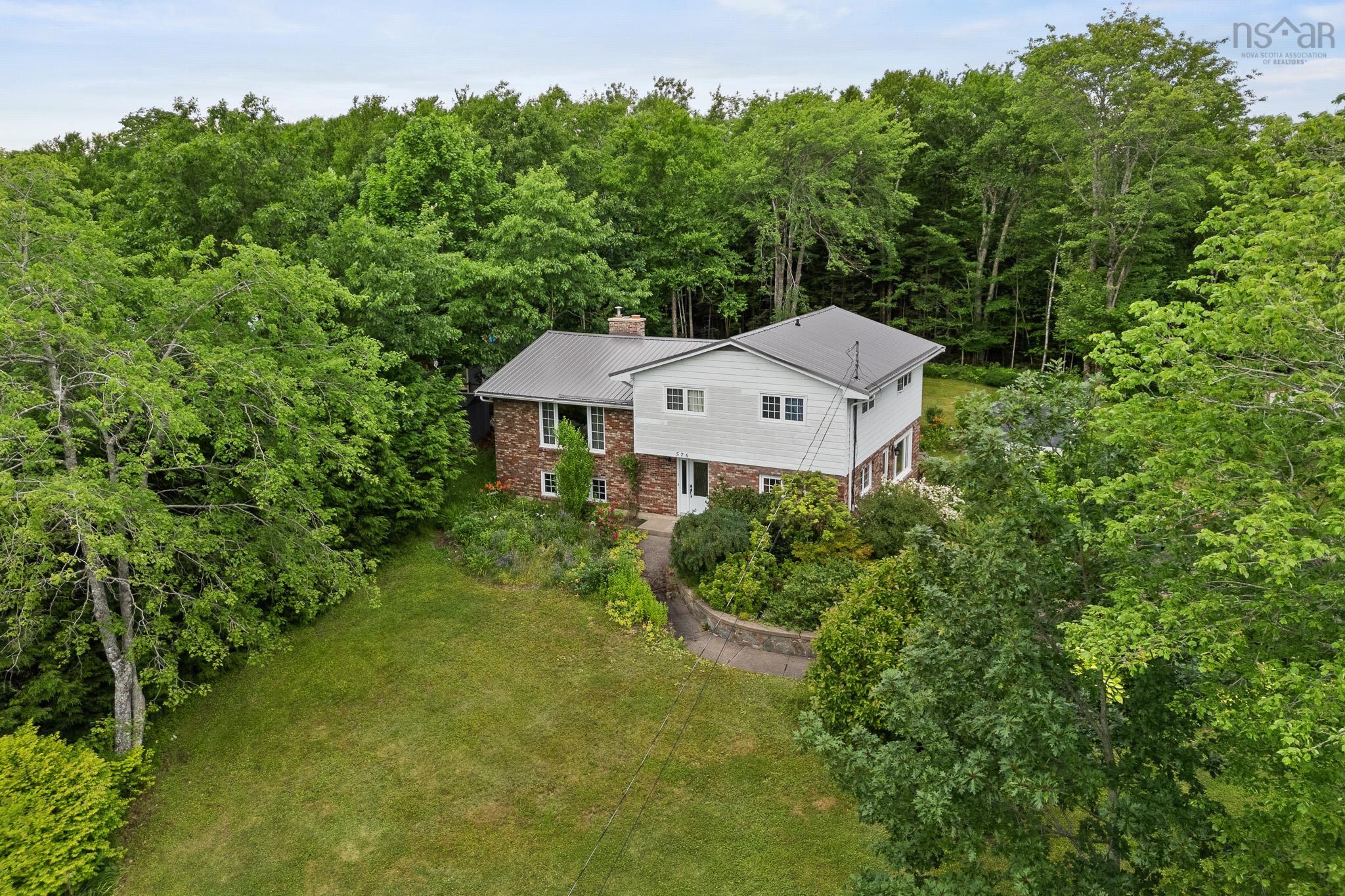 $599,900.00: 576 Lakeview Avenue, Middle Sackville