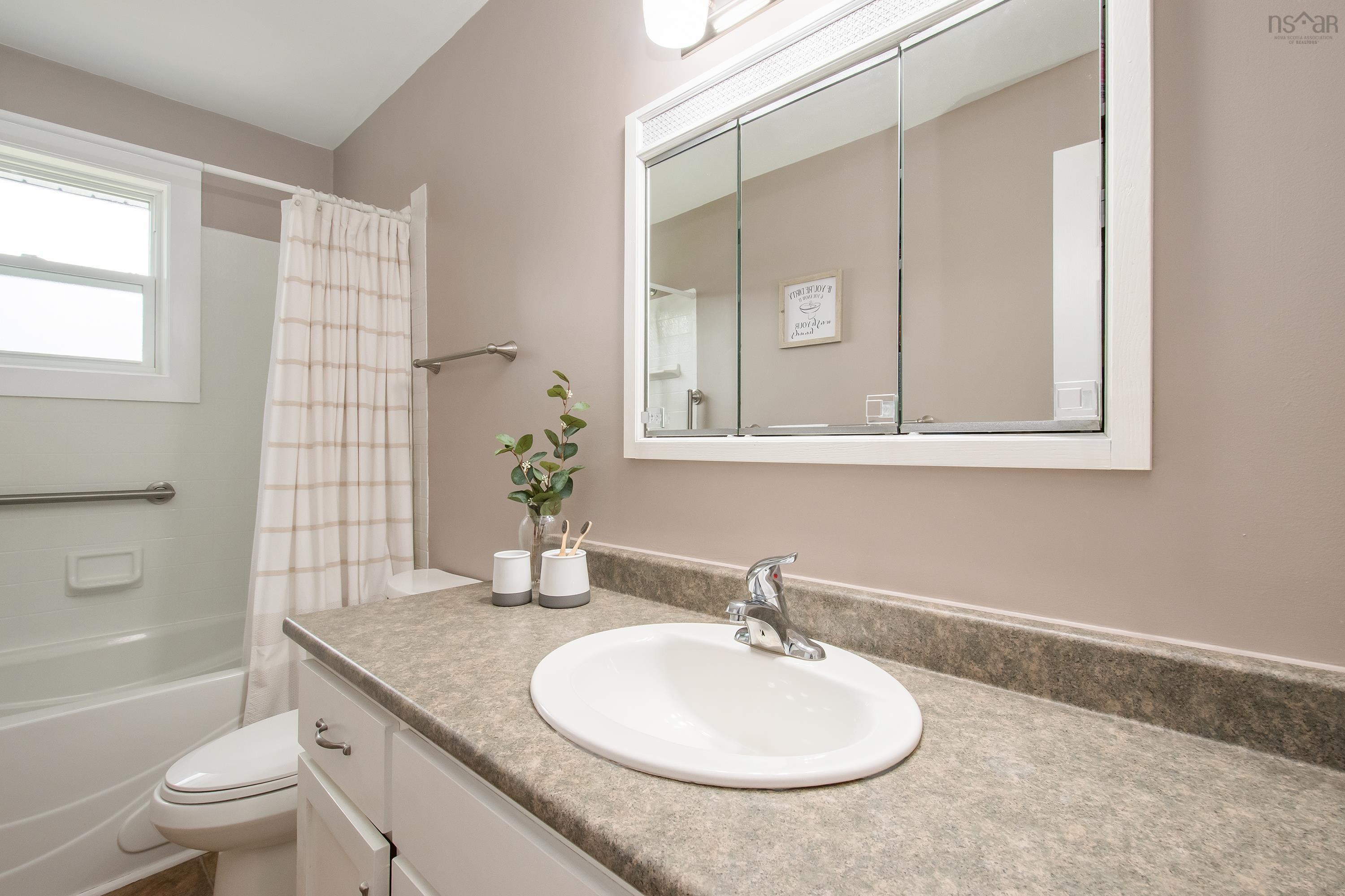 $438,000.00: 10 Bezanson Drive, Berwick