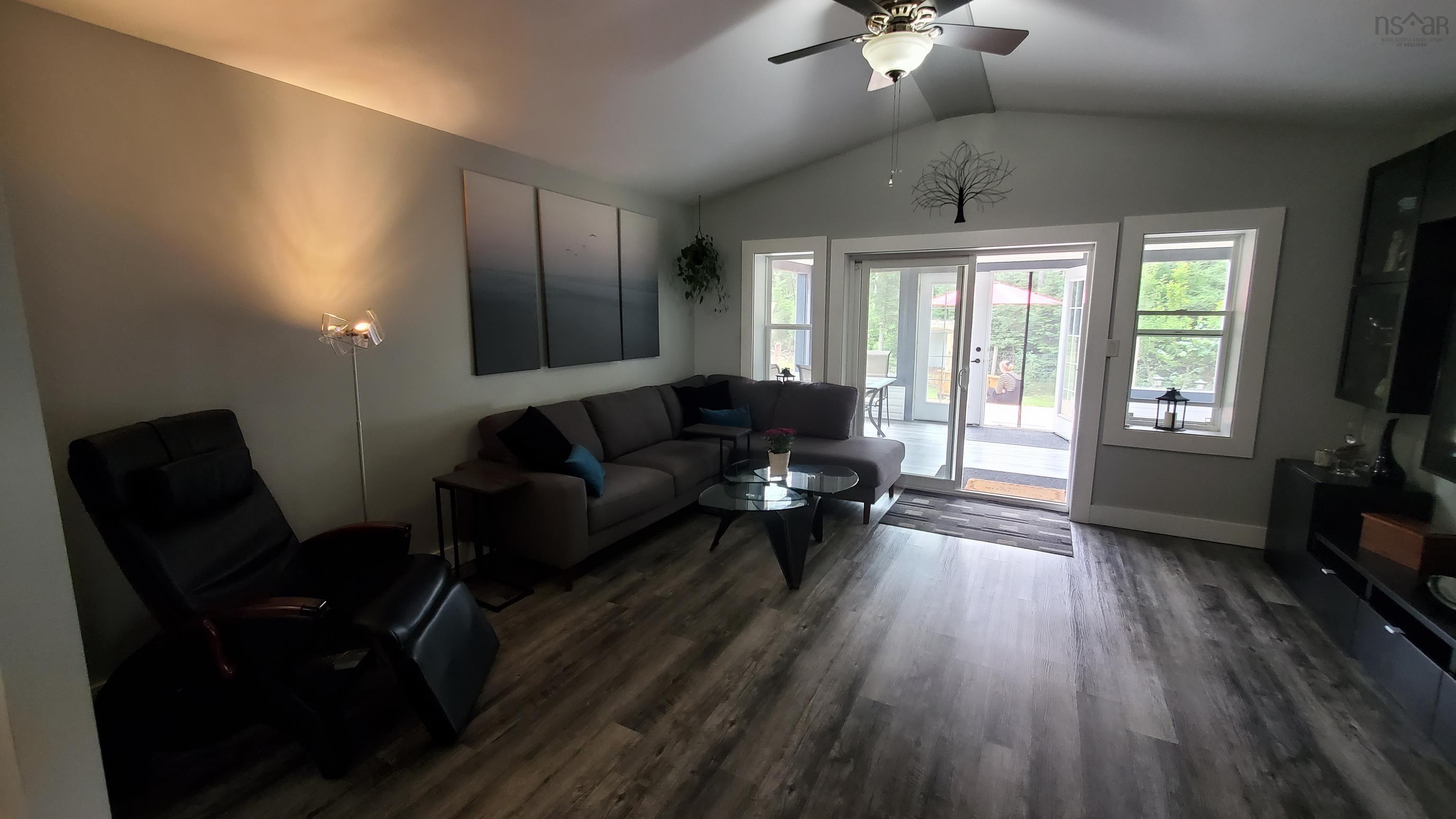$399,900.00: 498 Fox Point Road, Fox River