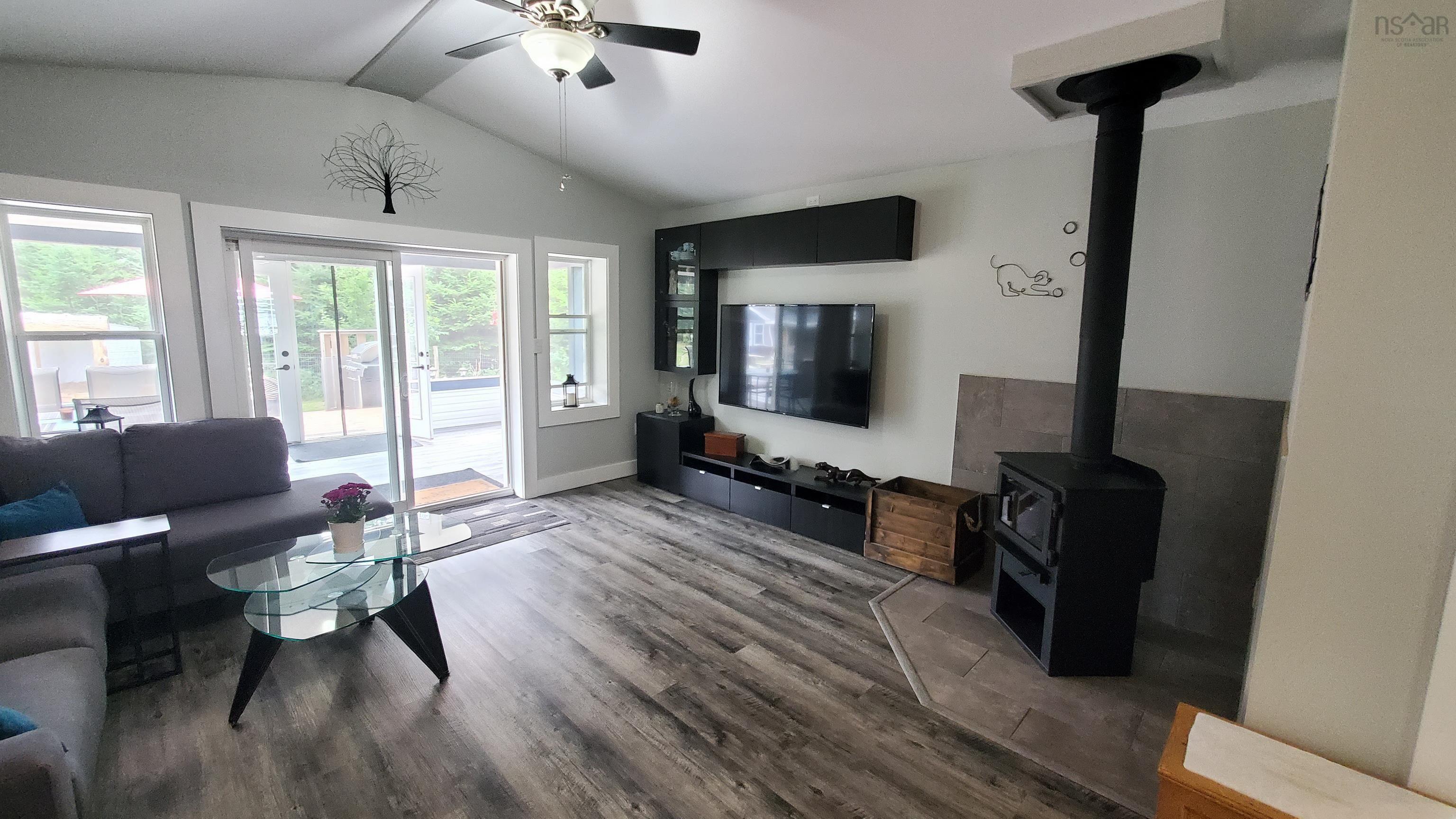 $399,900.00: 498 Fox Point Road, Fox River