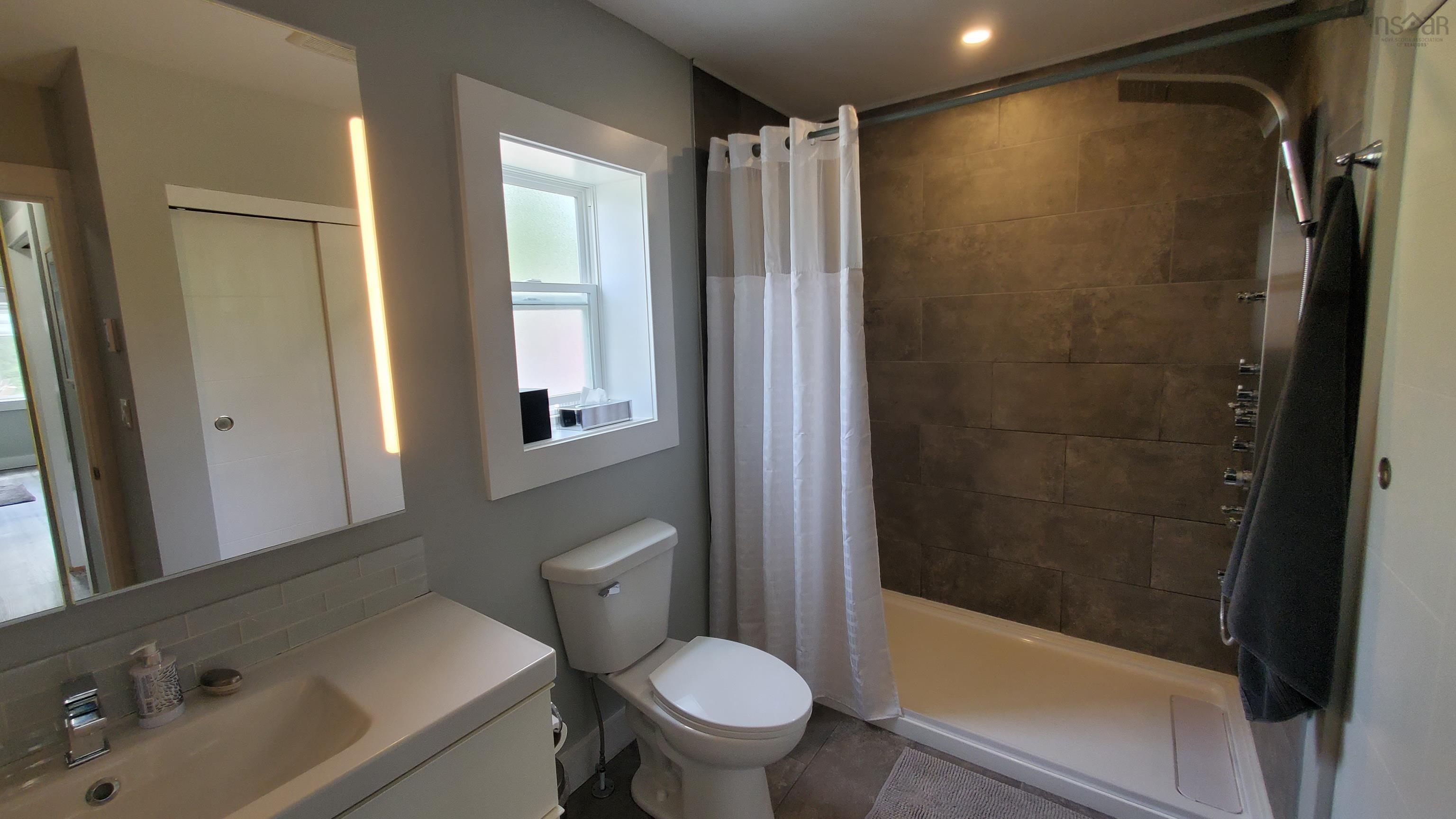 $399,900.00: 498 Fox Point Road, Fox River