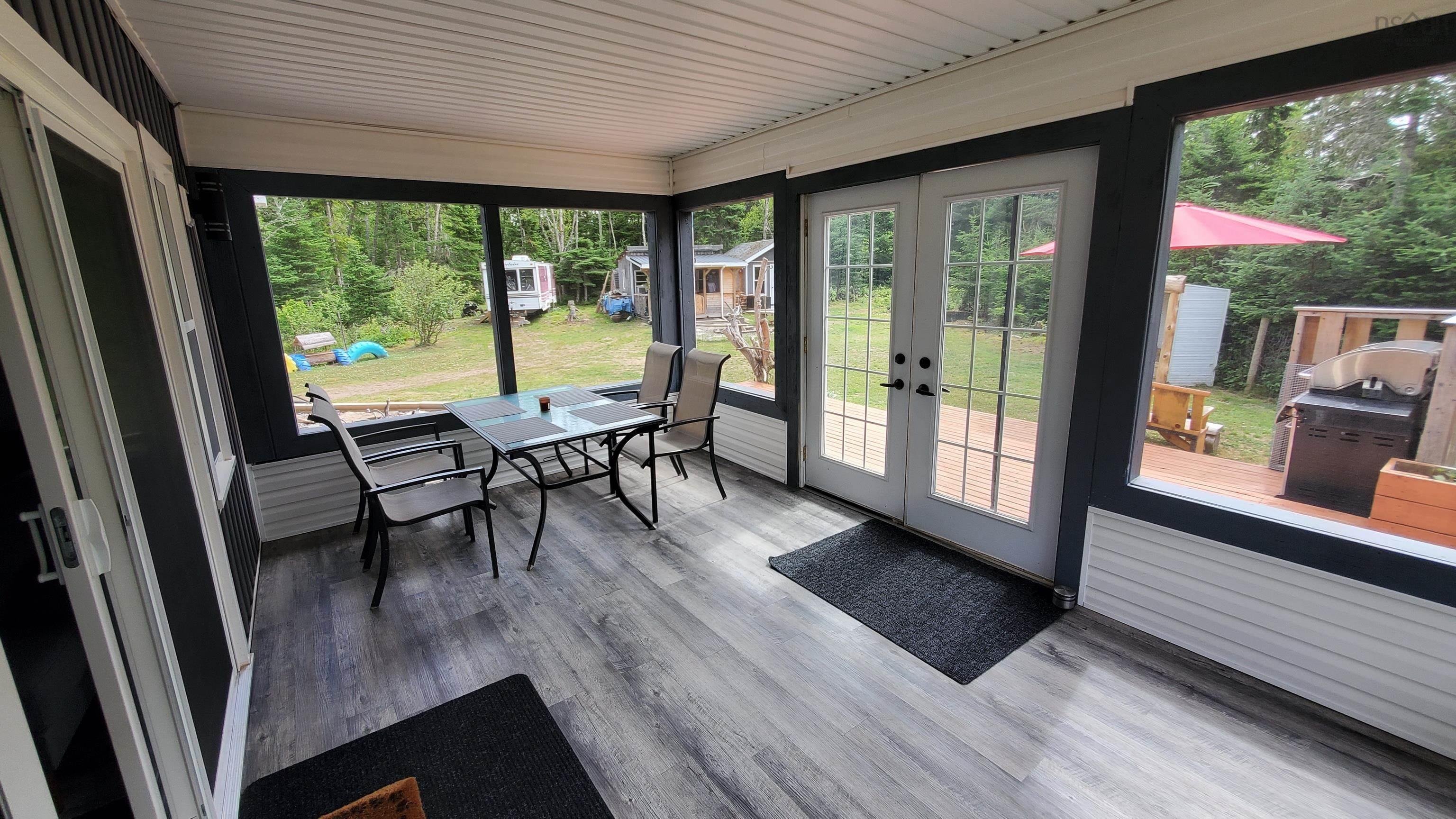 $399,900.00: 498 Fox Point Road, Fox River