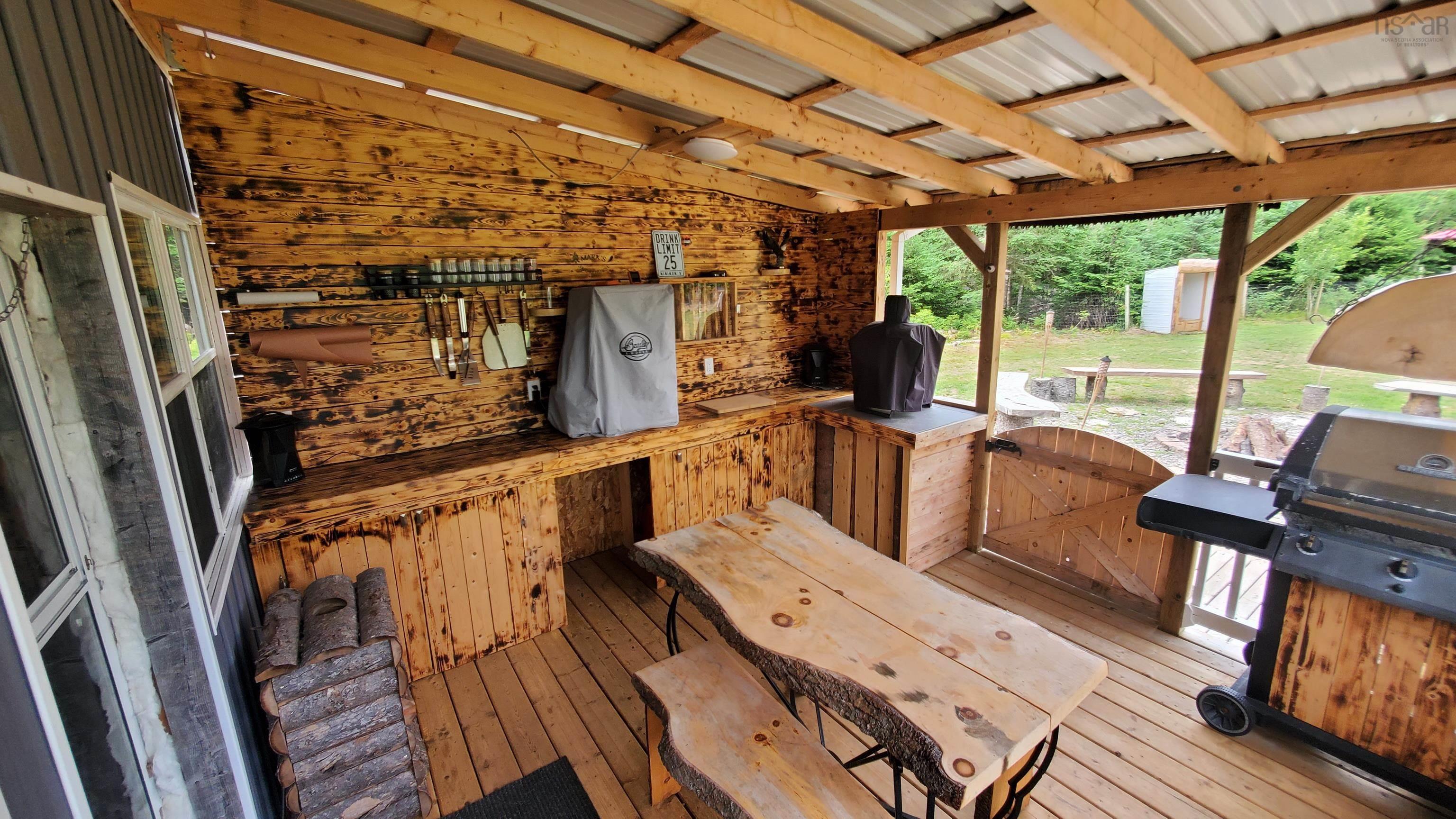 $399,900.00: 498 Fox Point Road, Fox River