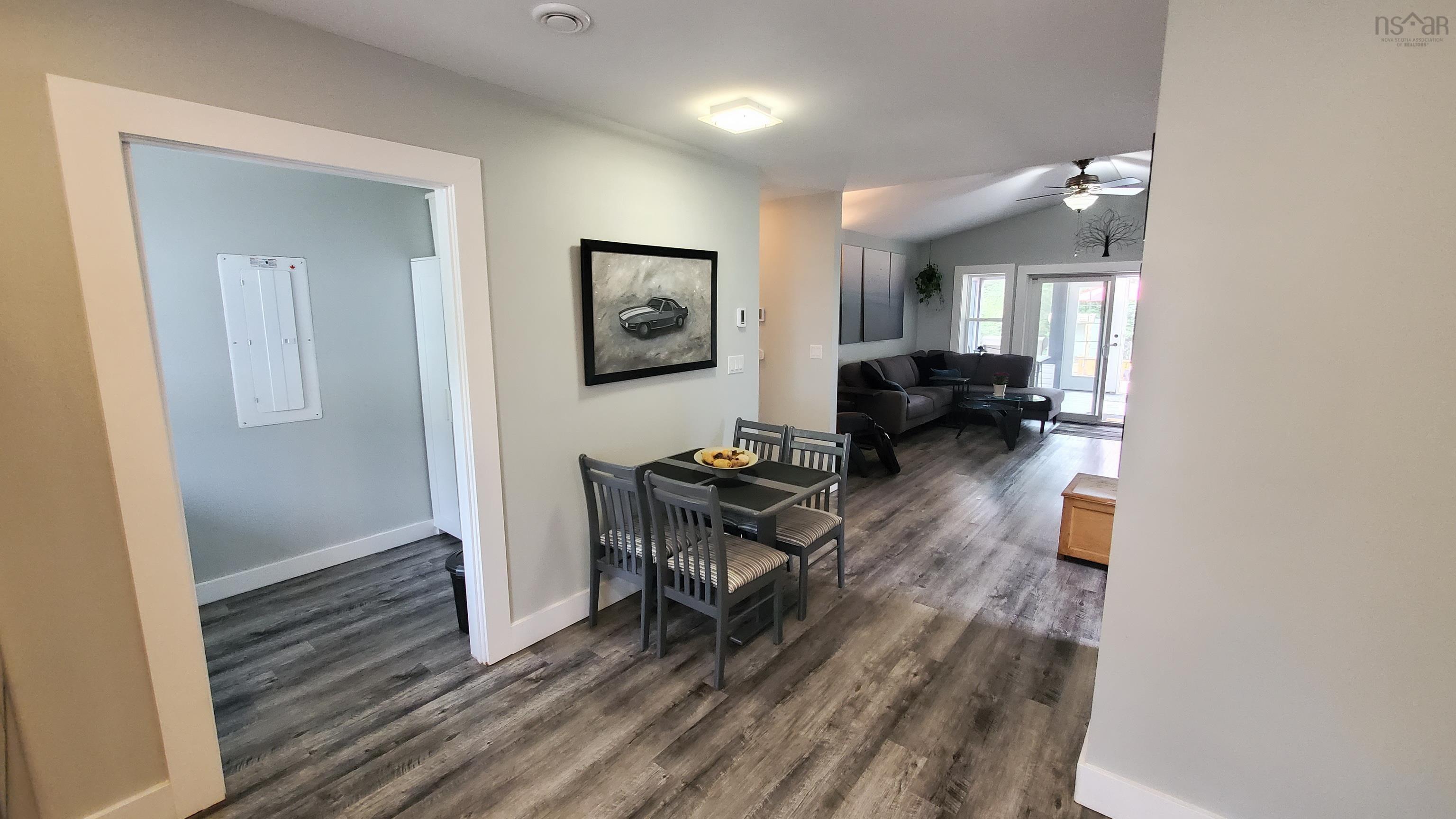 $399,900.00: 498 Fox Point Road, Fox River