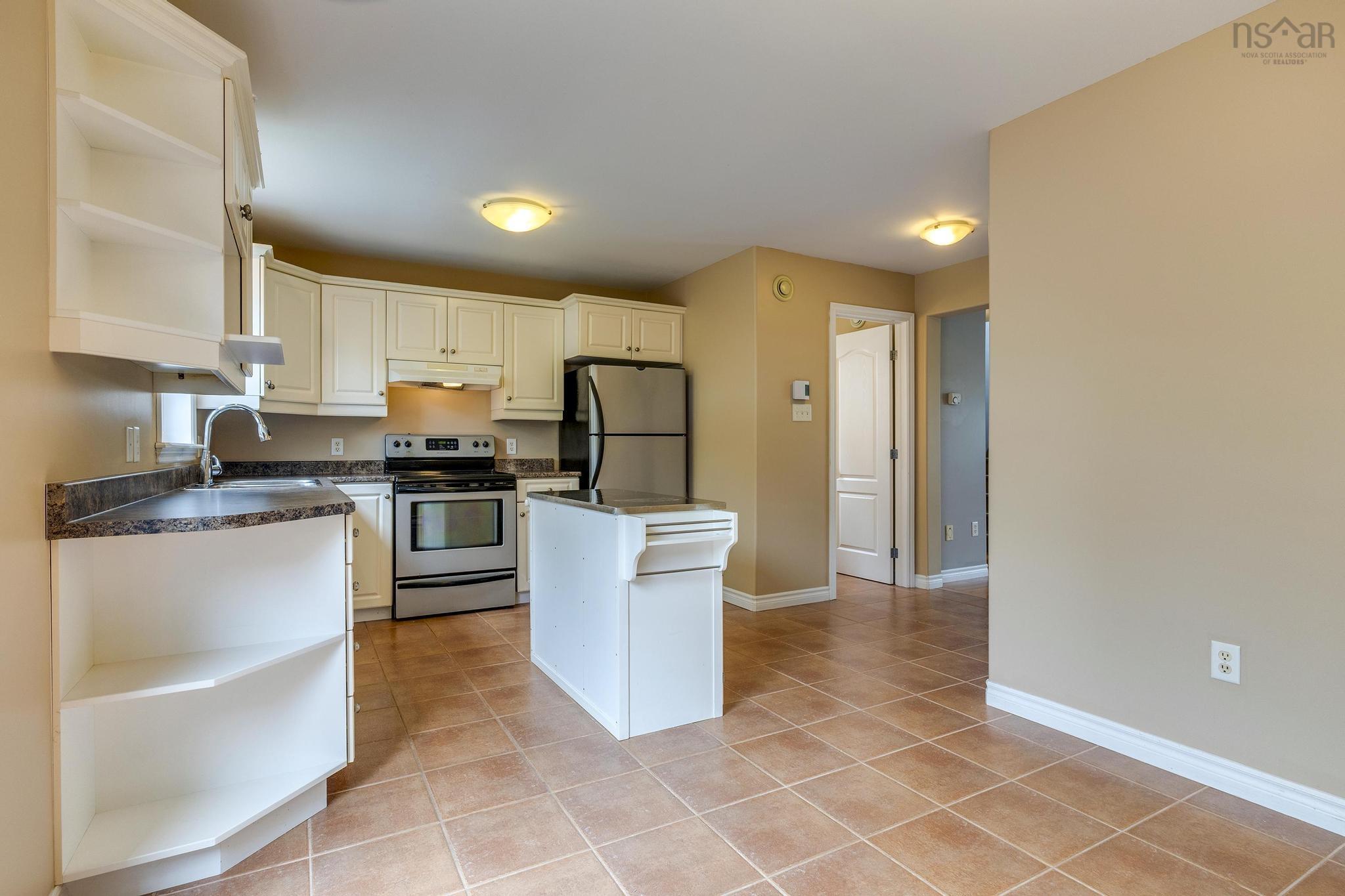 $499,900.00: 143 Governors Lake Drive, Lakeside