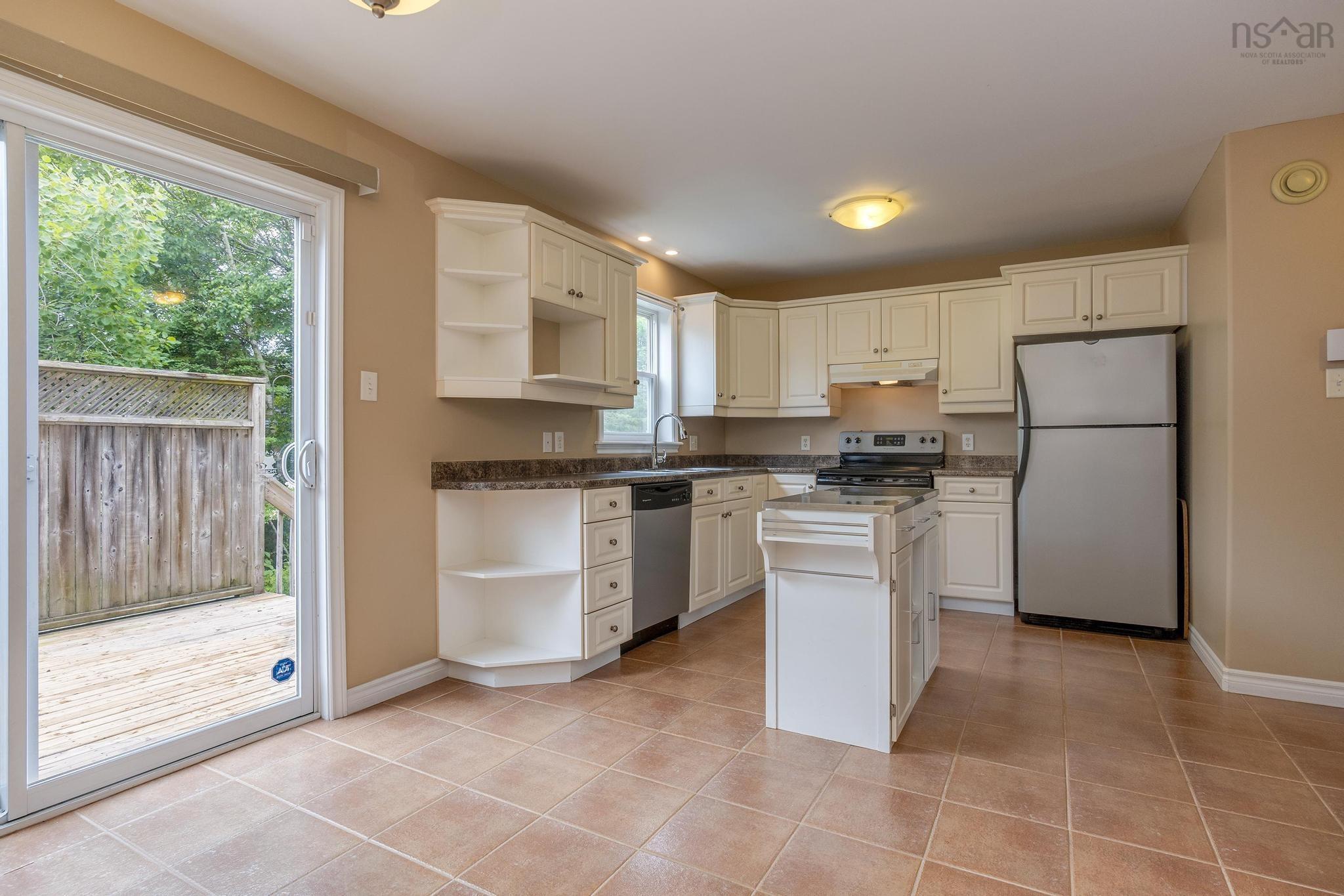 $499,900.00: 143 Governors Lake Drive, Lakeside