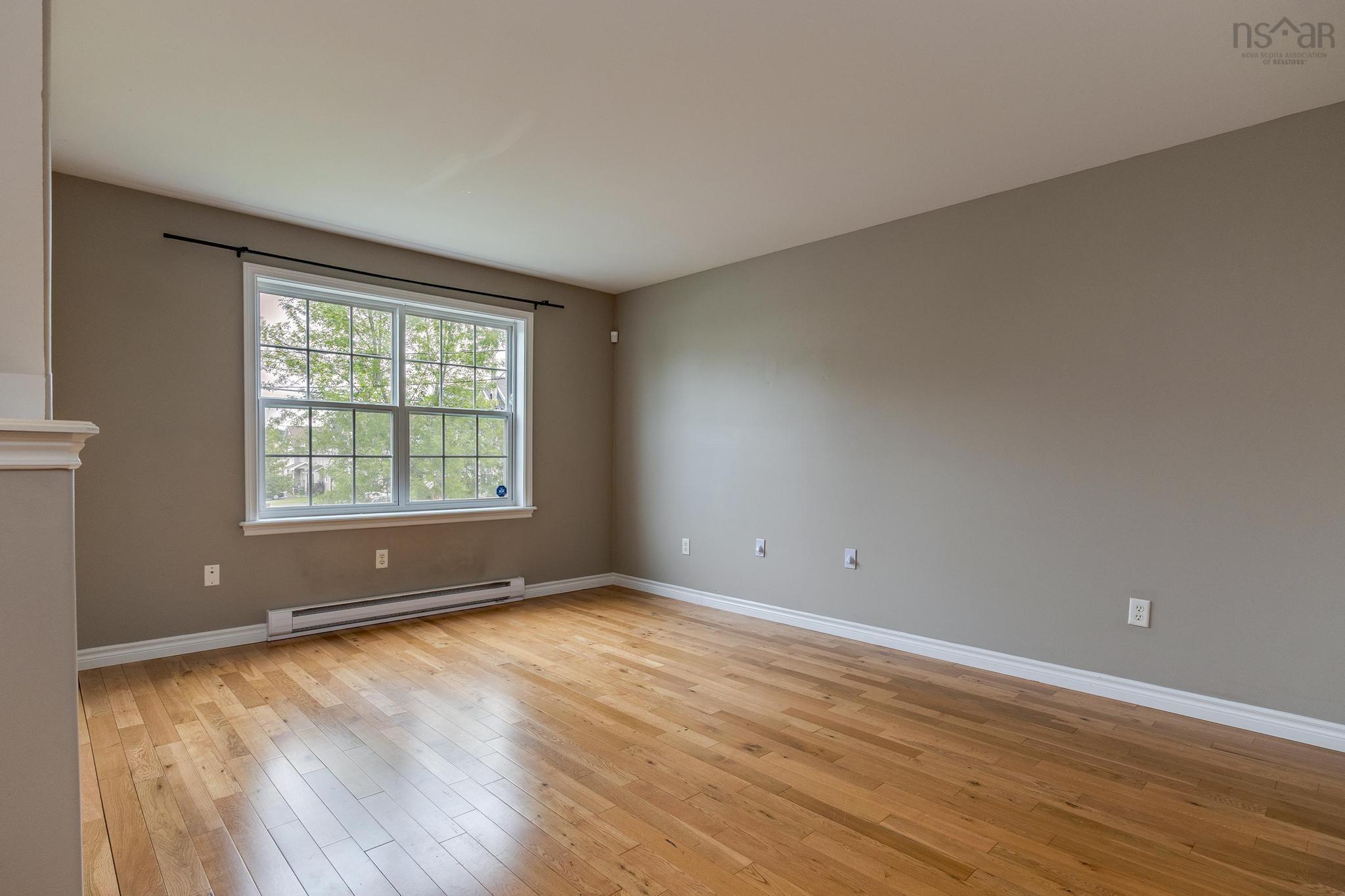 $499,900.00: 143 Governors Lake Drive, Lakeside