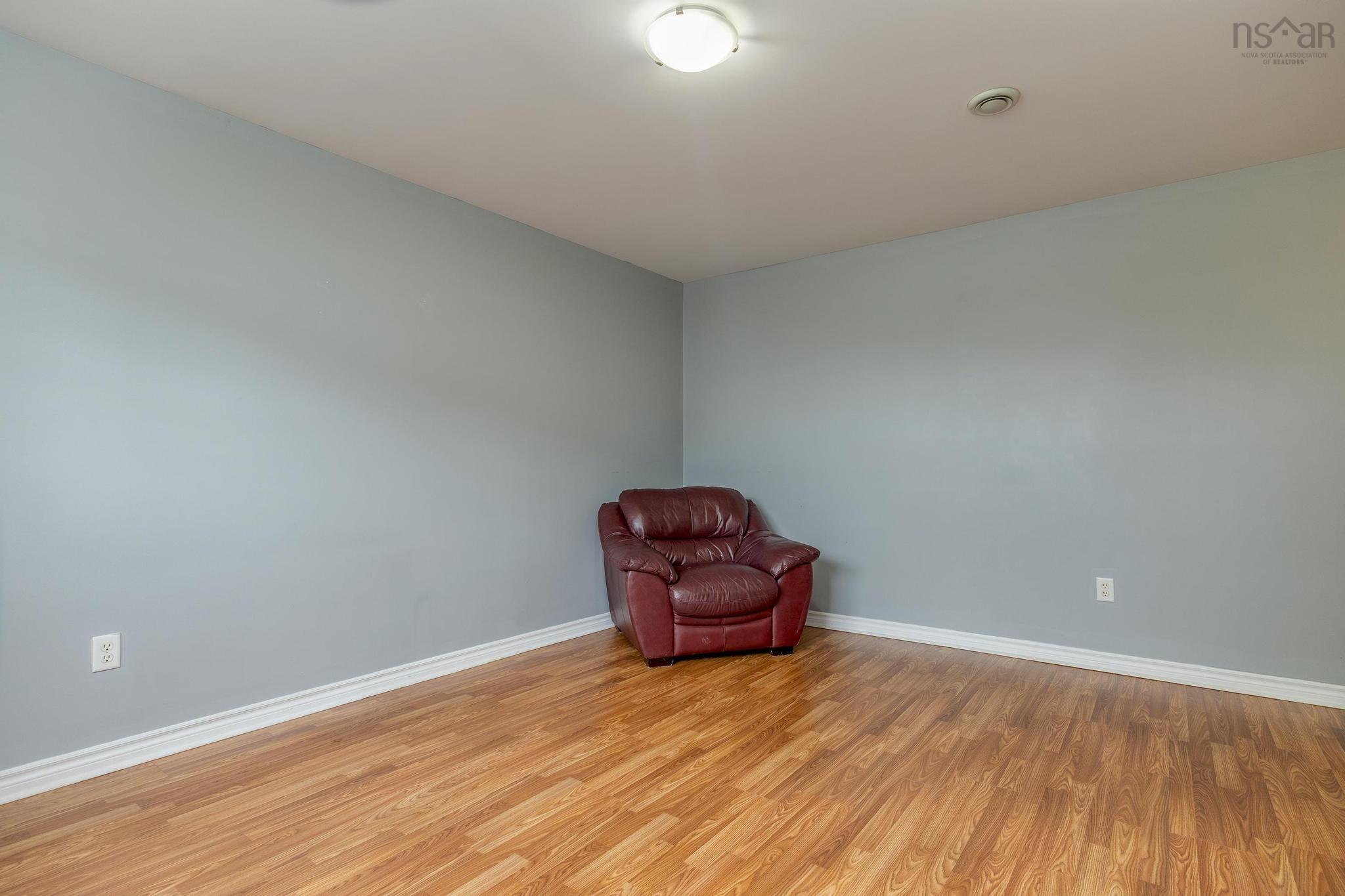 $499,900.00: 143 Governors Lake Drive, Lakeside