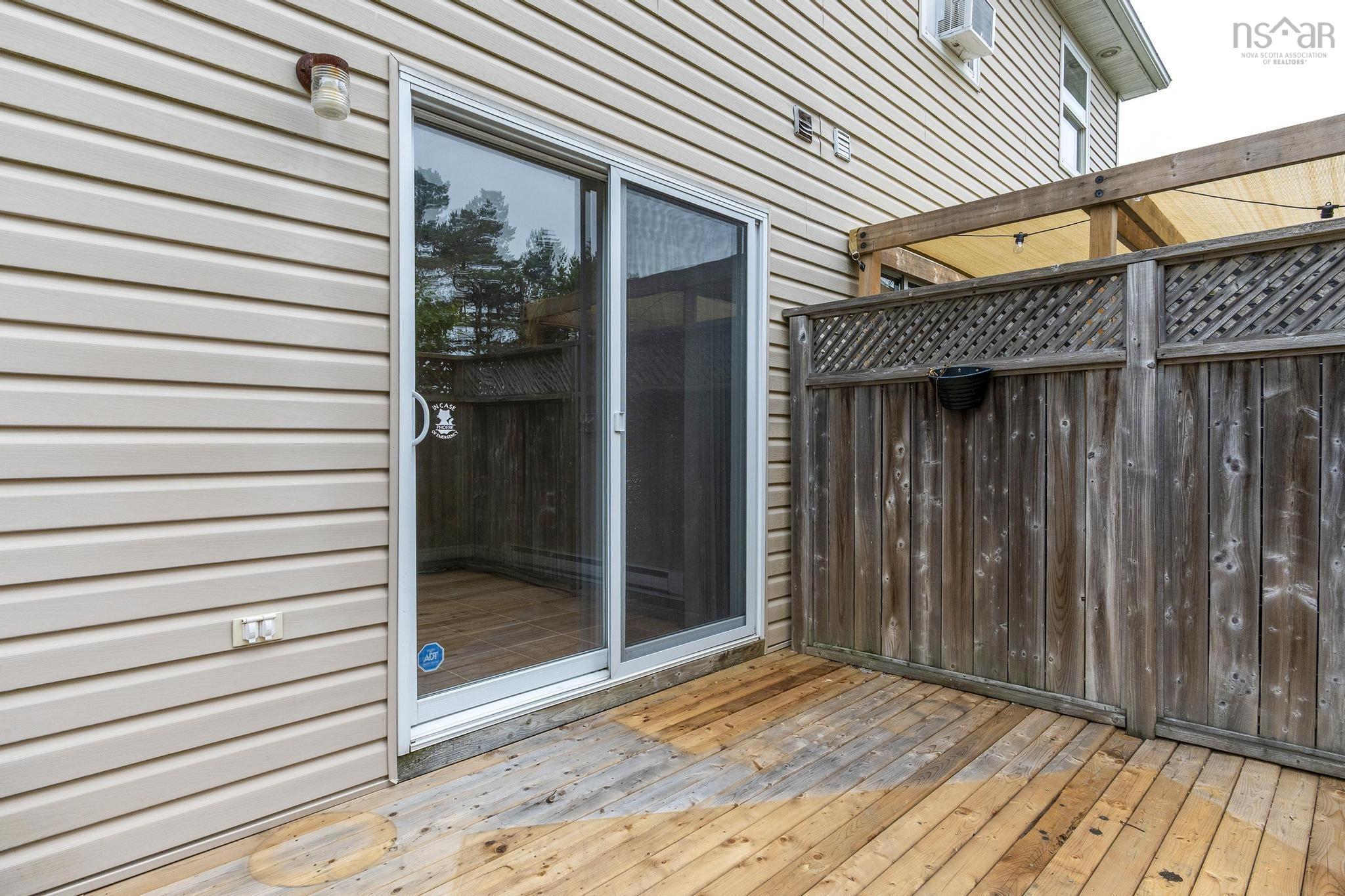$499,900.00: 143 Governors Lake Drive, Lakeside