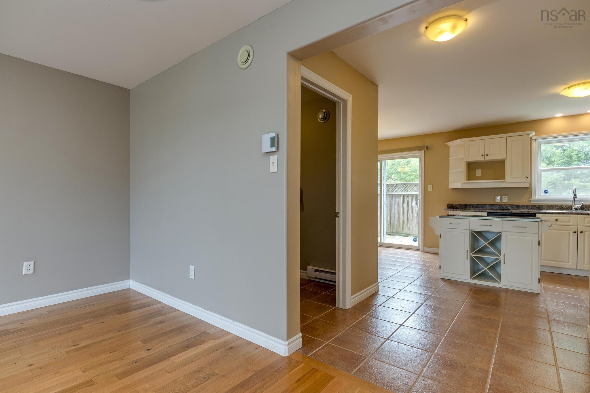 $499,900.00: 143 Governors Lake Drive, Lakeside
