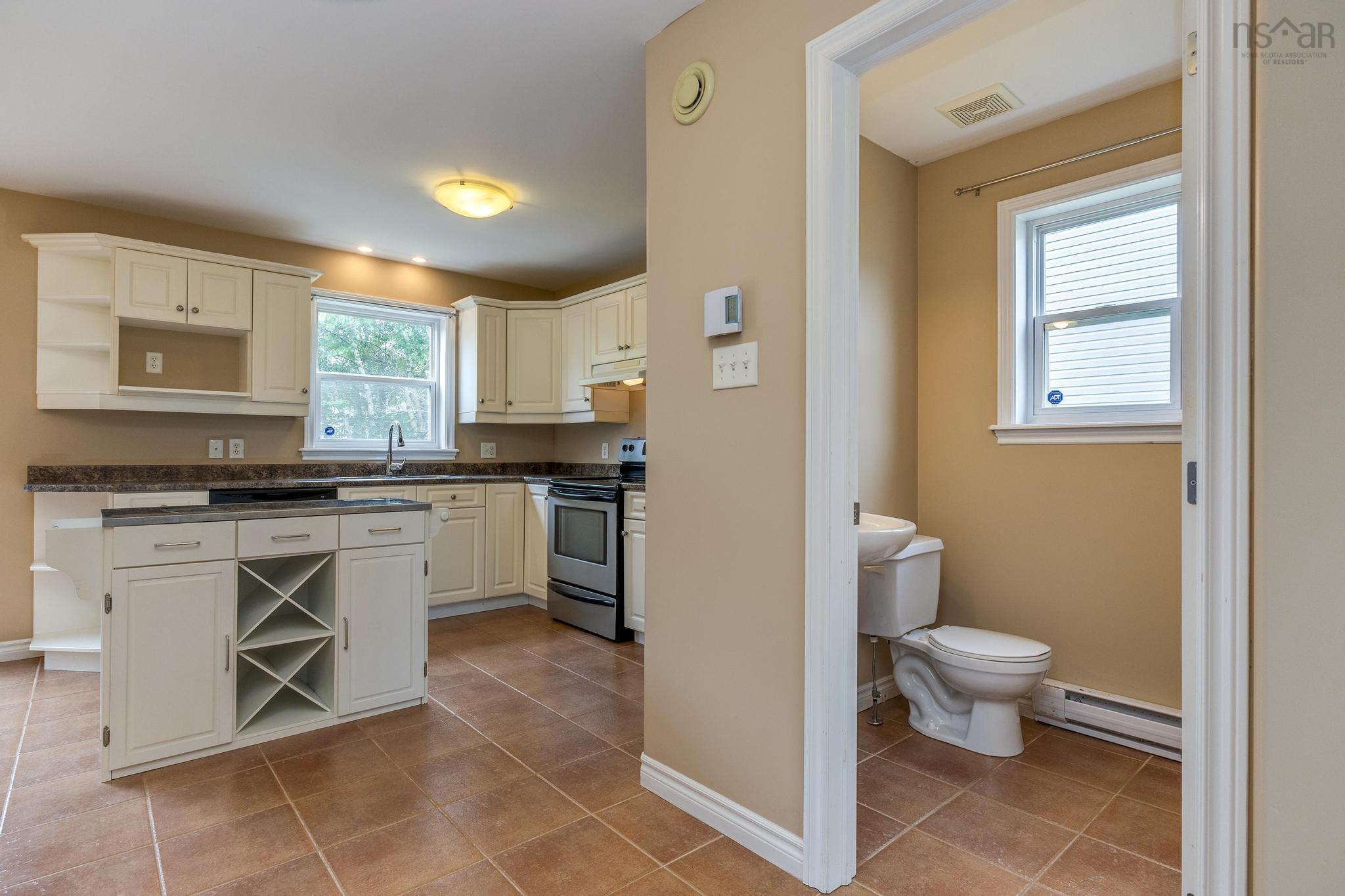 $499,900.00: 143 Governors Lake Drive, Lakeside