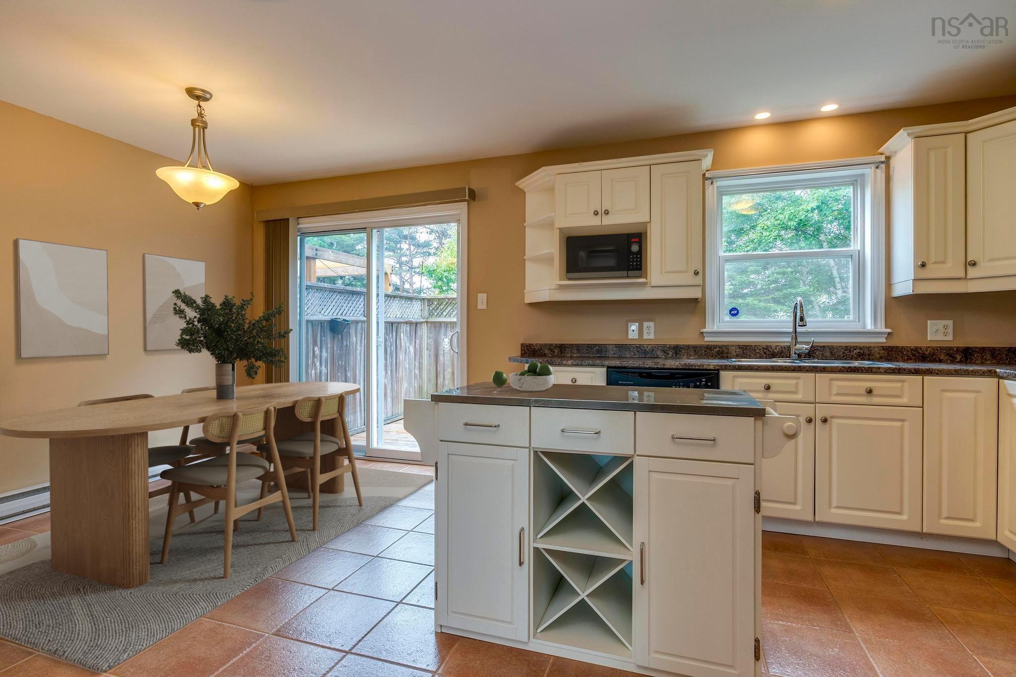 $499,900.00: 143 Governors Lake Drive, Lakeside