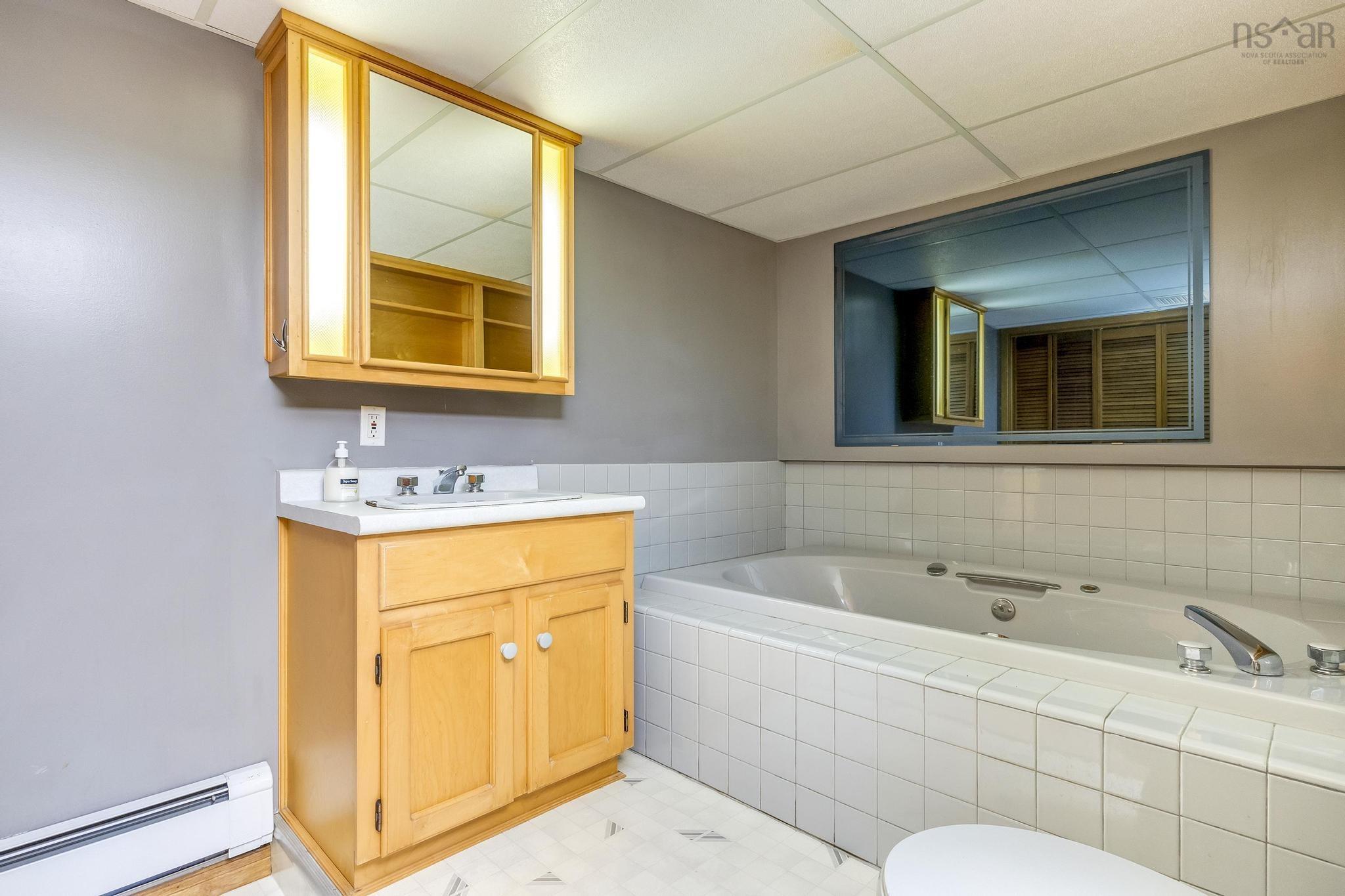 $535,000.00: 99 Krista Drive, Wilmot