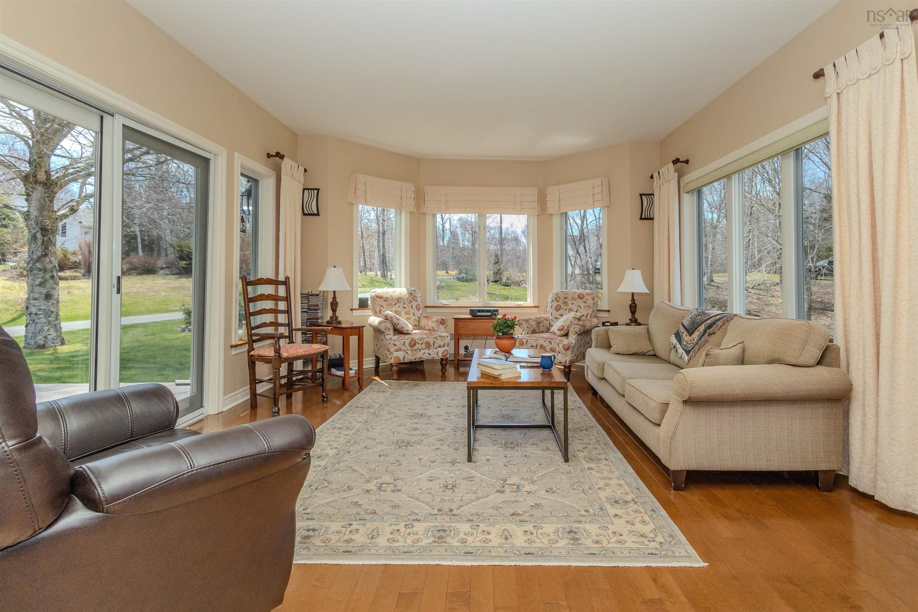 $998,000.00: 70 Tweednooge Place, East Bay