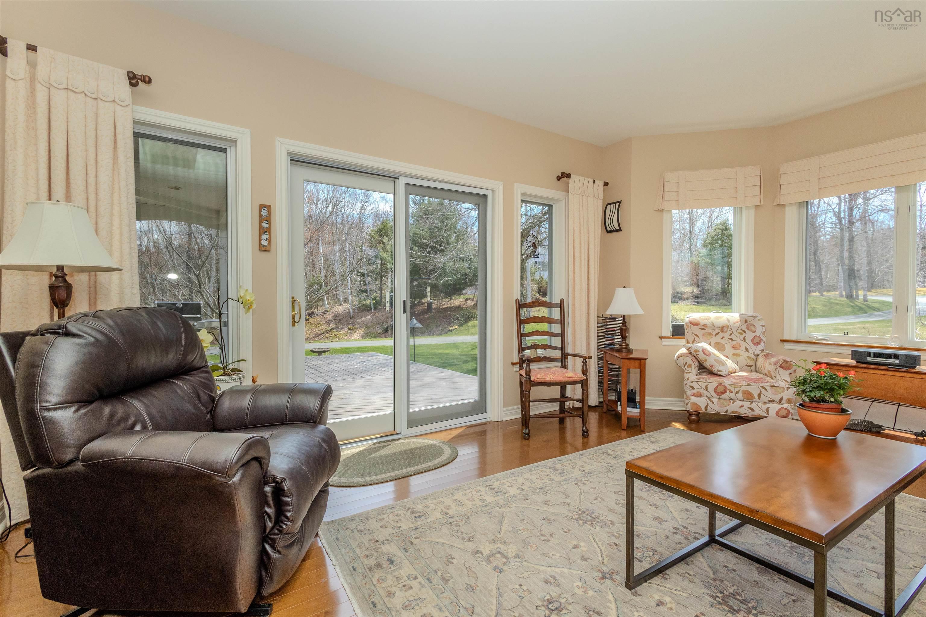 $998,000.00: 70 Tweednooge Place, East Bay