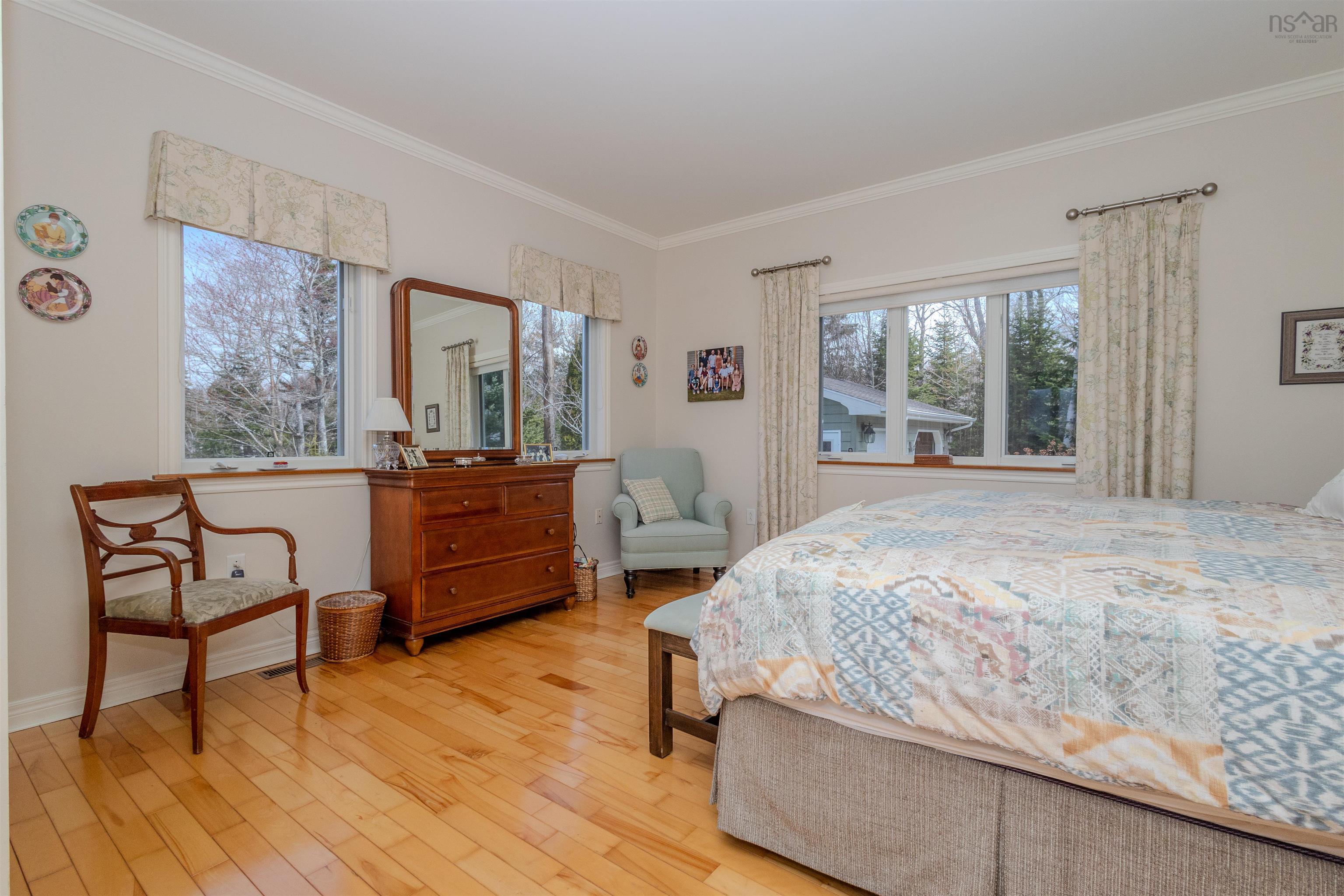 $998,000.00: 70 Tweednooge Place, East Bay