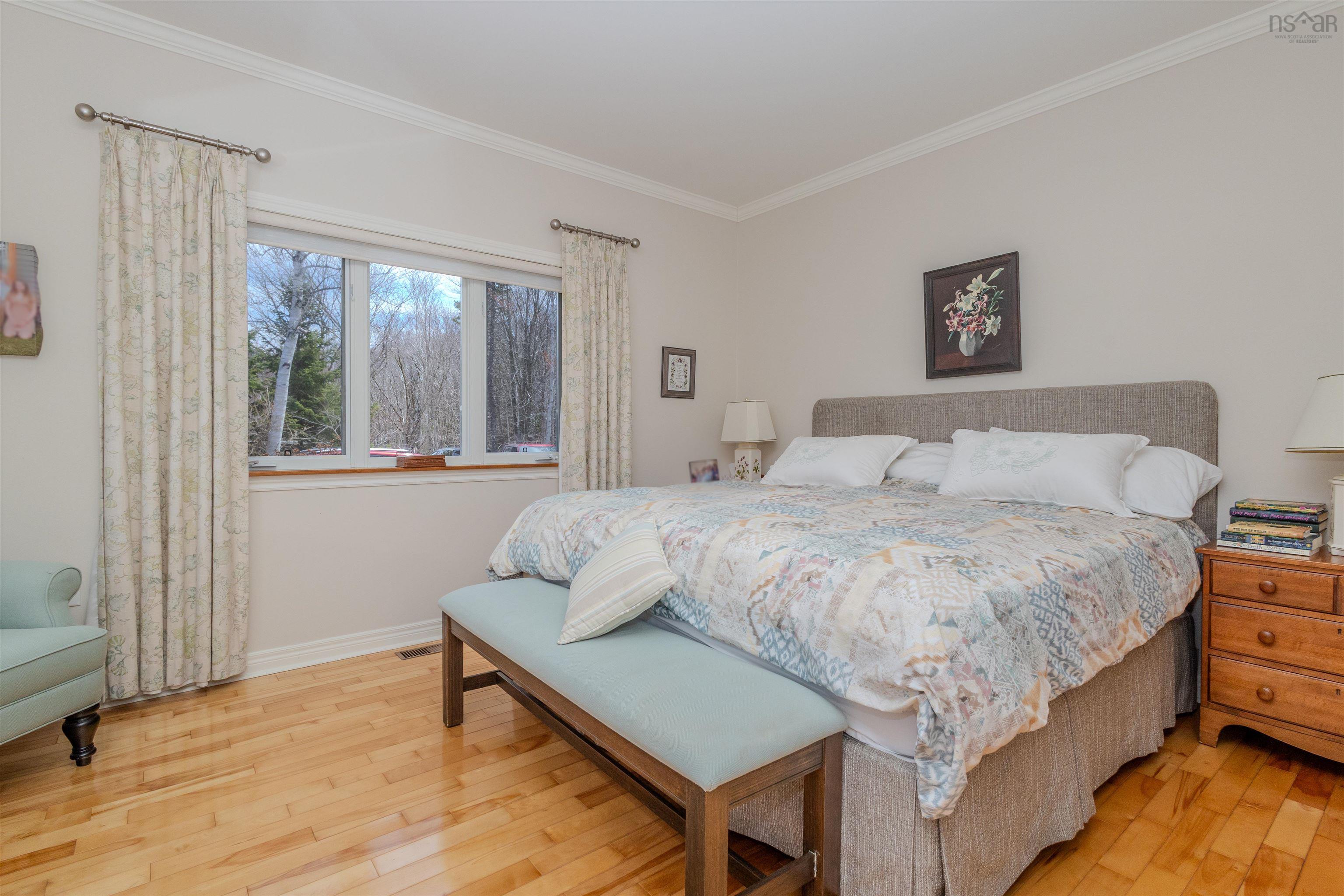 $998,000.00: 70 Tweednooge Place, East Bay