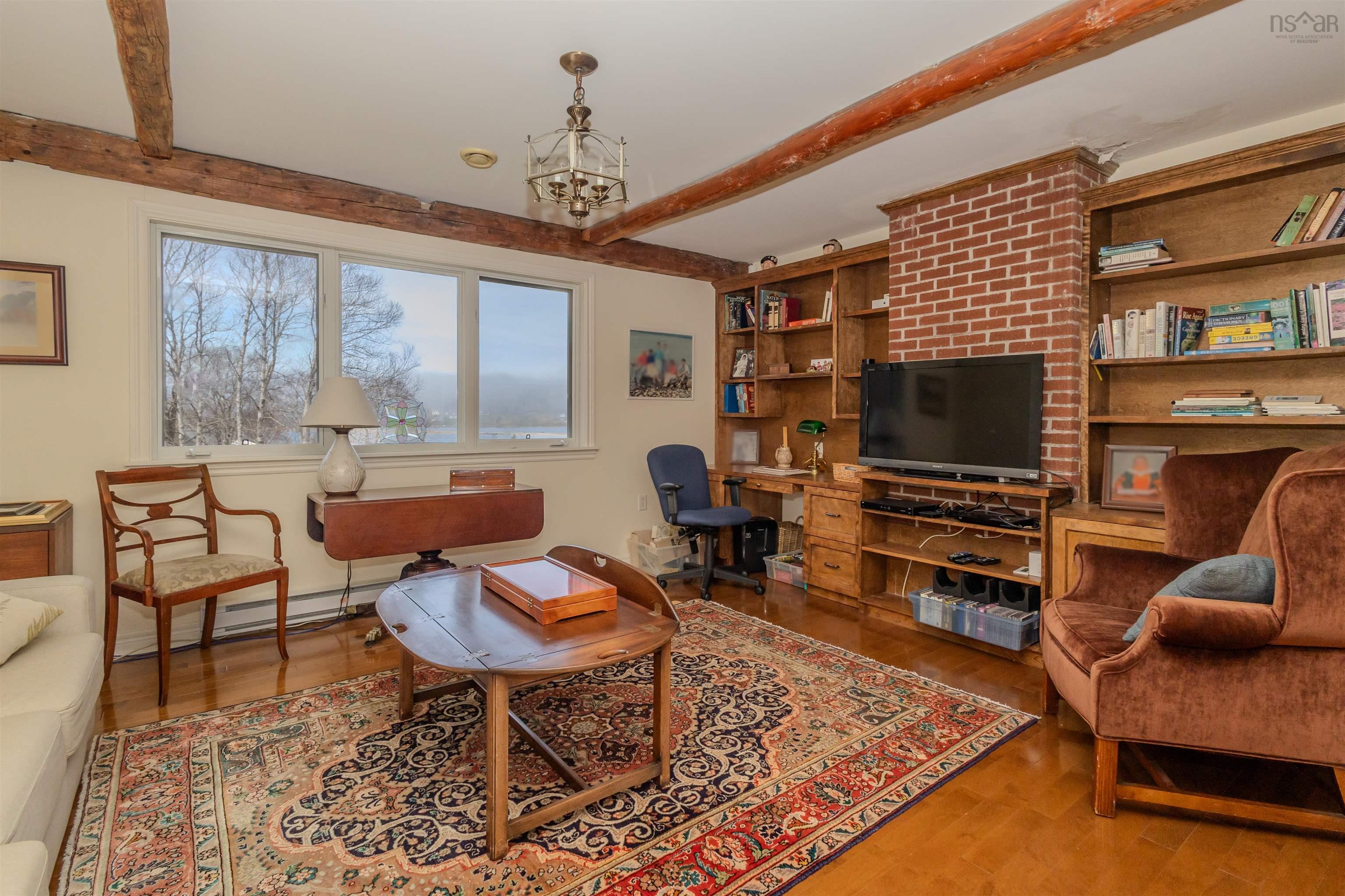 $998,000.00: 70 Tweednooge Place, East Bay