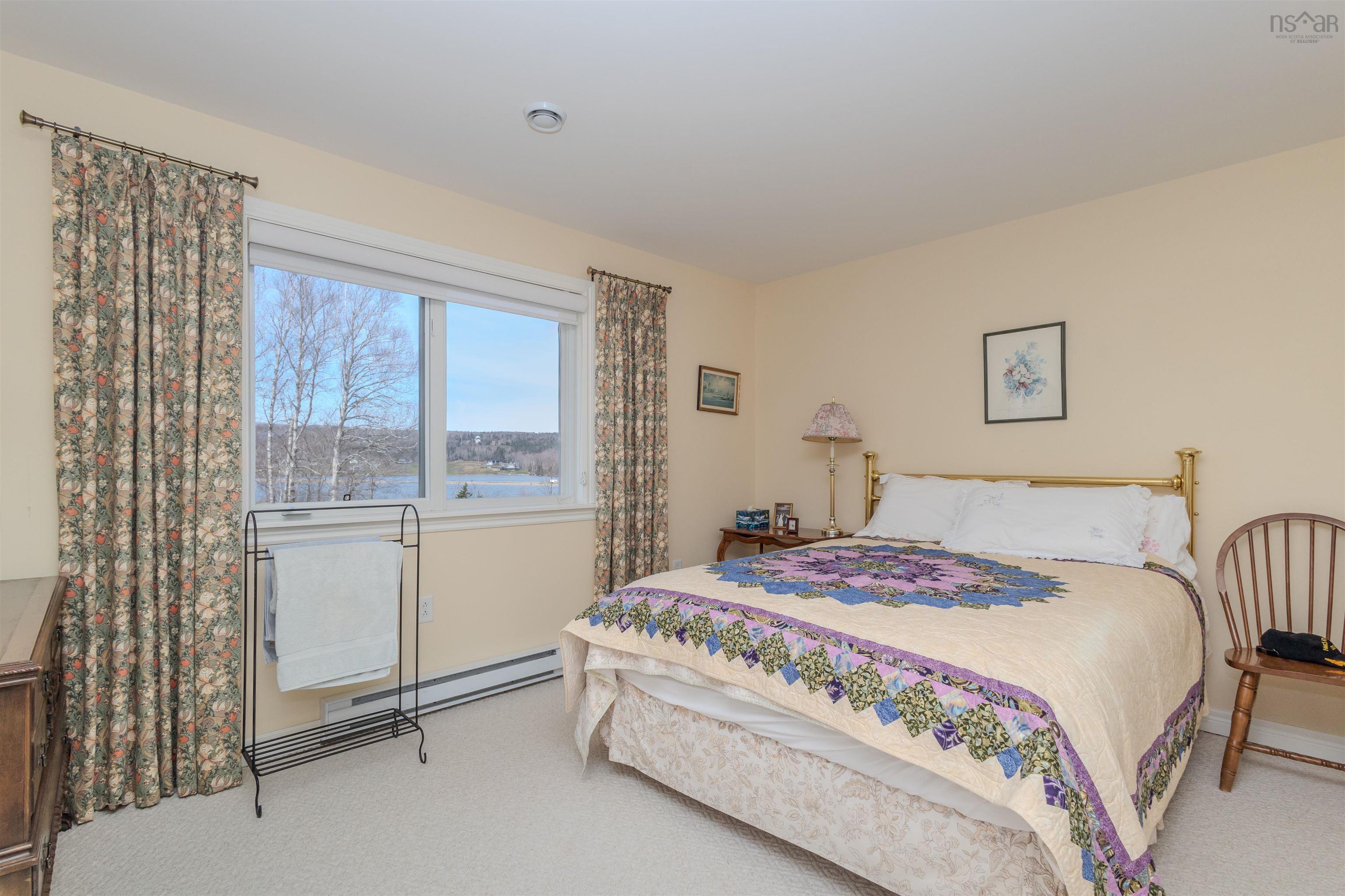 $998,000.00: 70 Tweednooge Place, East Bay