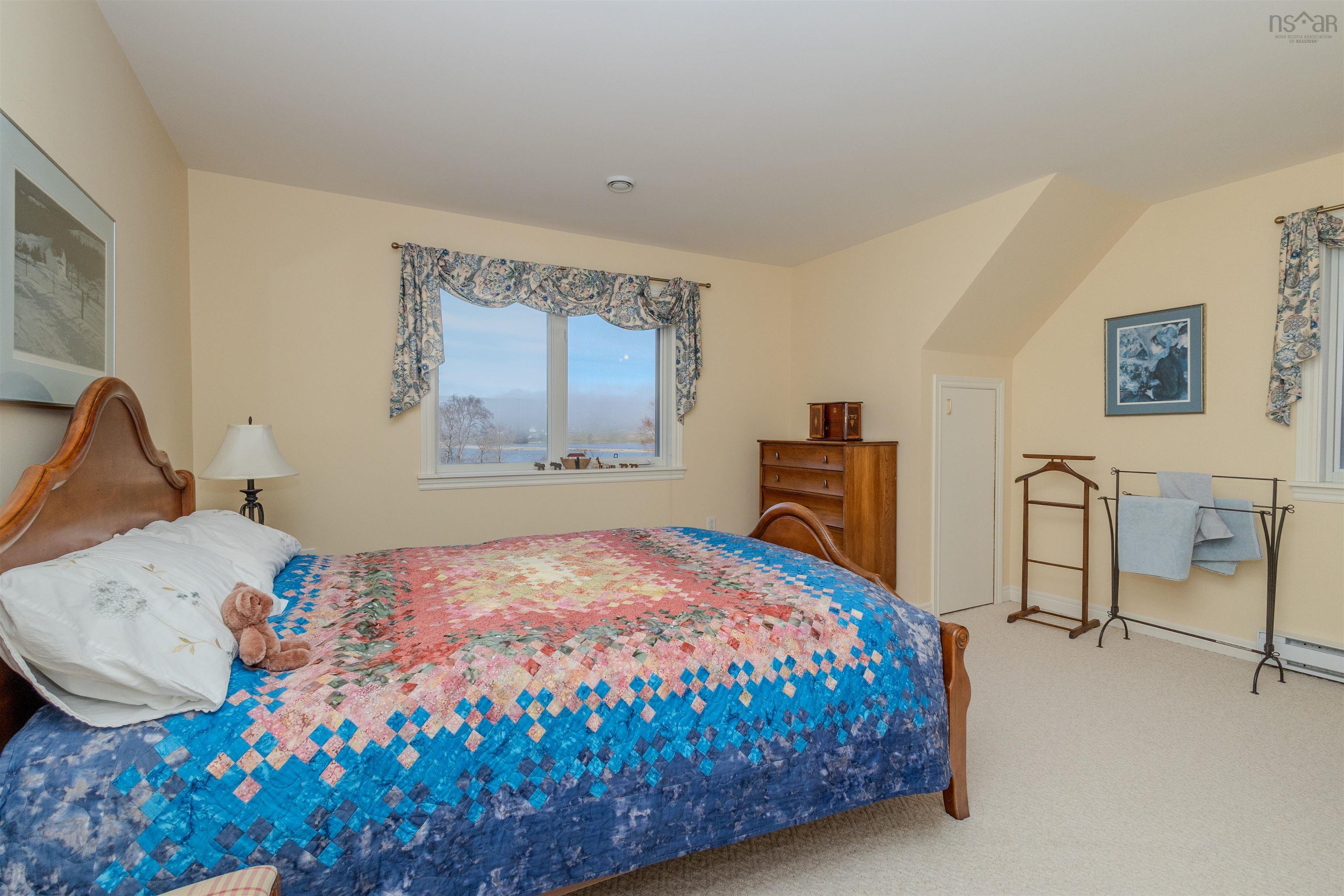 $998,000.00: 70 Tweednooge Place, East Bay