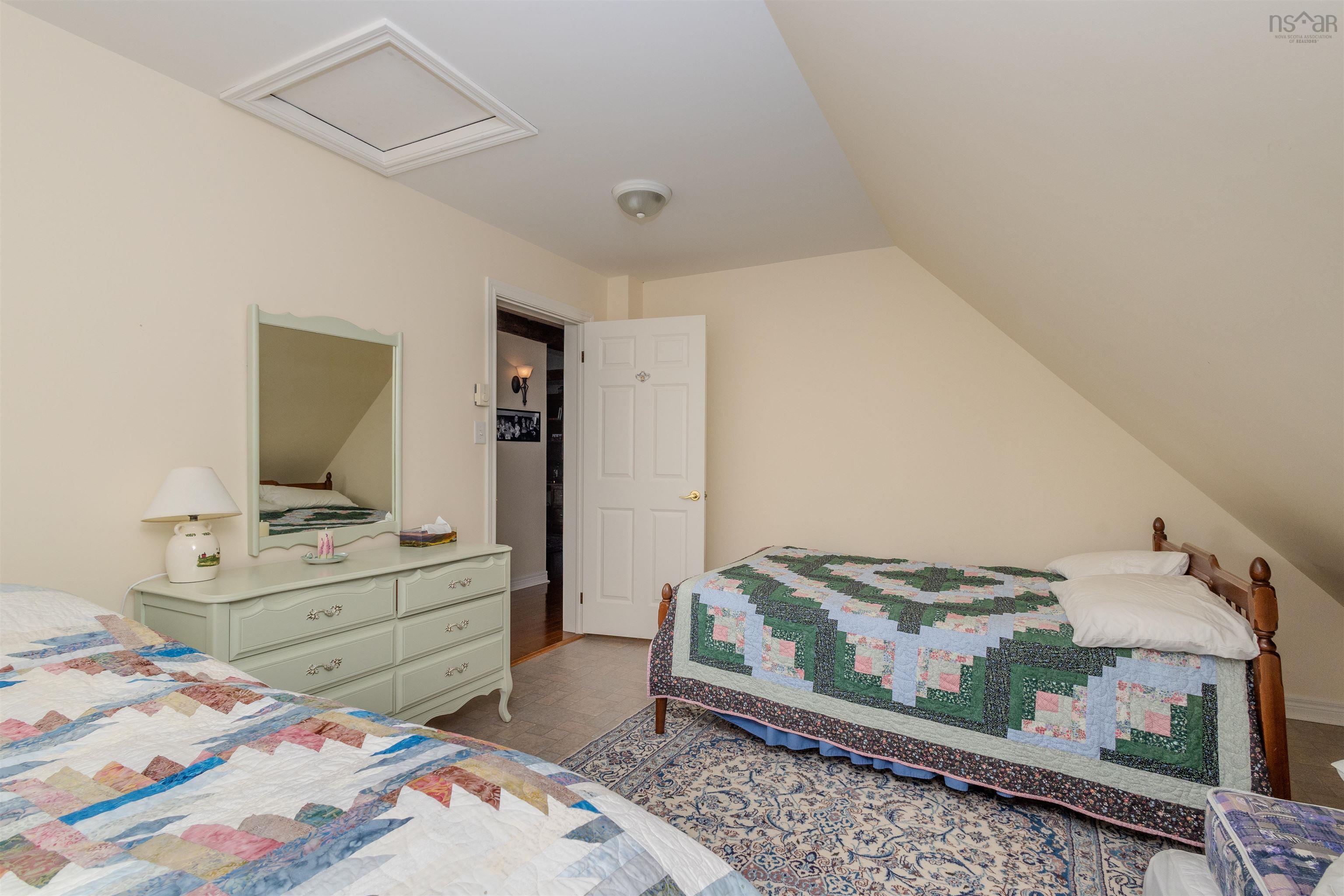 $998,000.00: 70 Tweednooge Place, East Bay