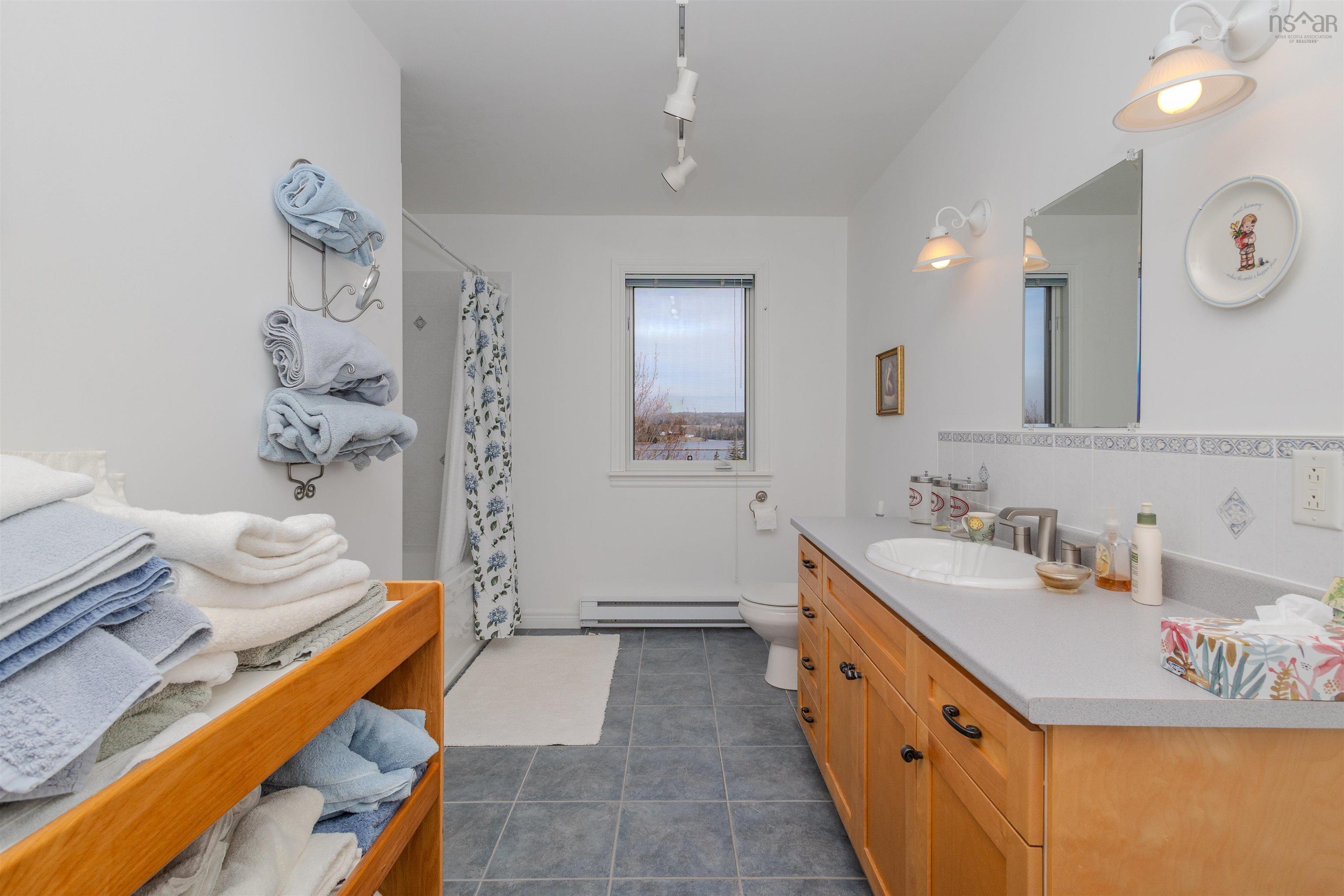 $998,000.00: 70 Tweednooge Place, East Bay