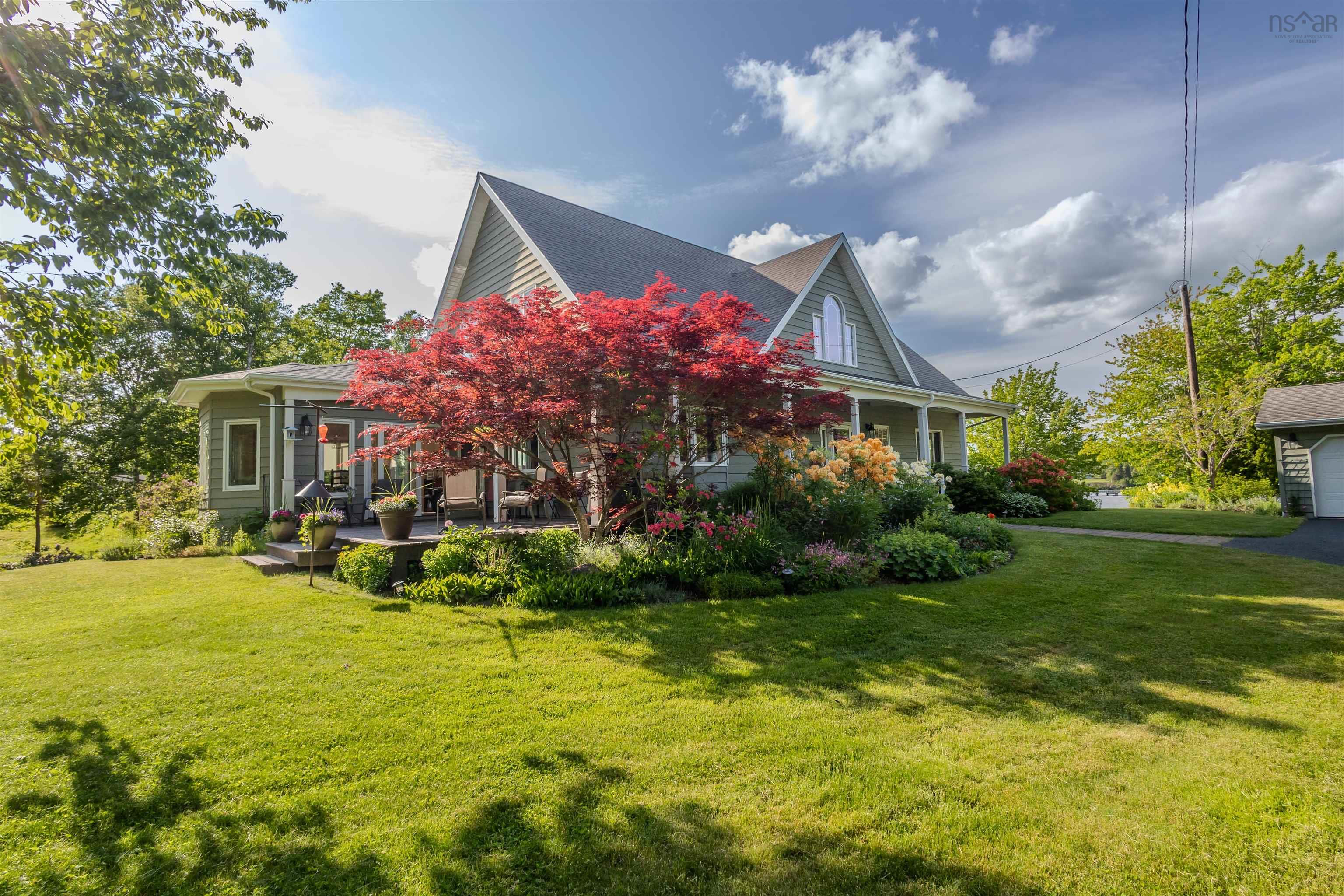 $998,000.00: 70 Tweednooge Place, East Bay