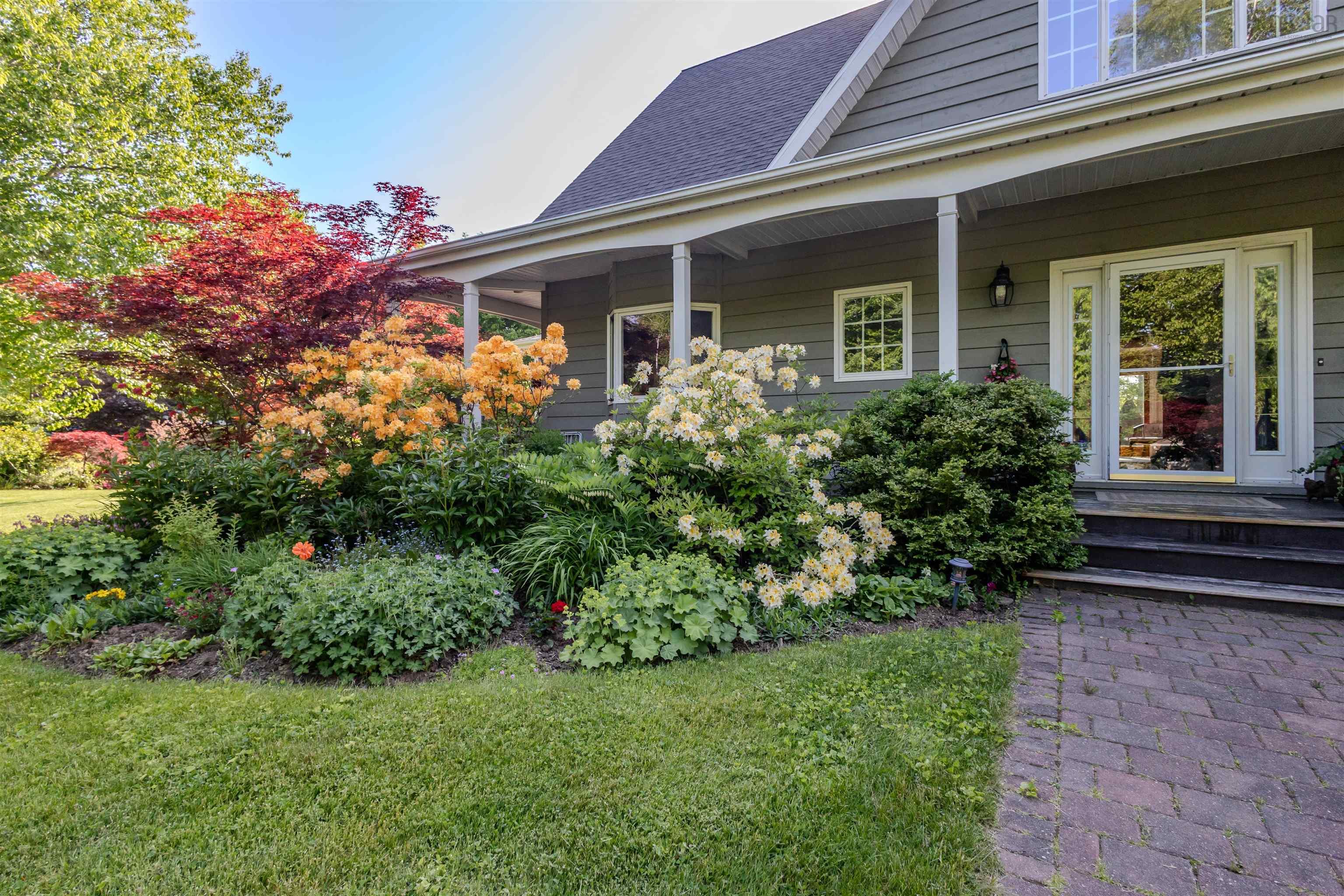 $998,000.00: 70 Tweednooge Place, East Bay