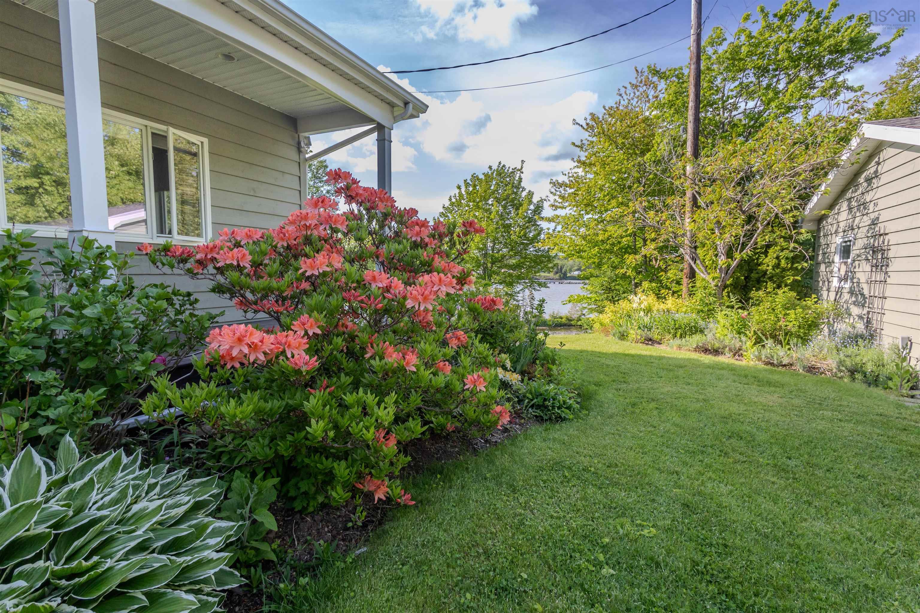 $998,000.00: 70 Tweednooge Place, East Bay