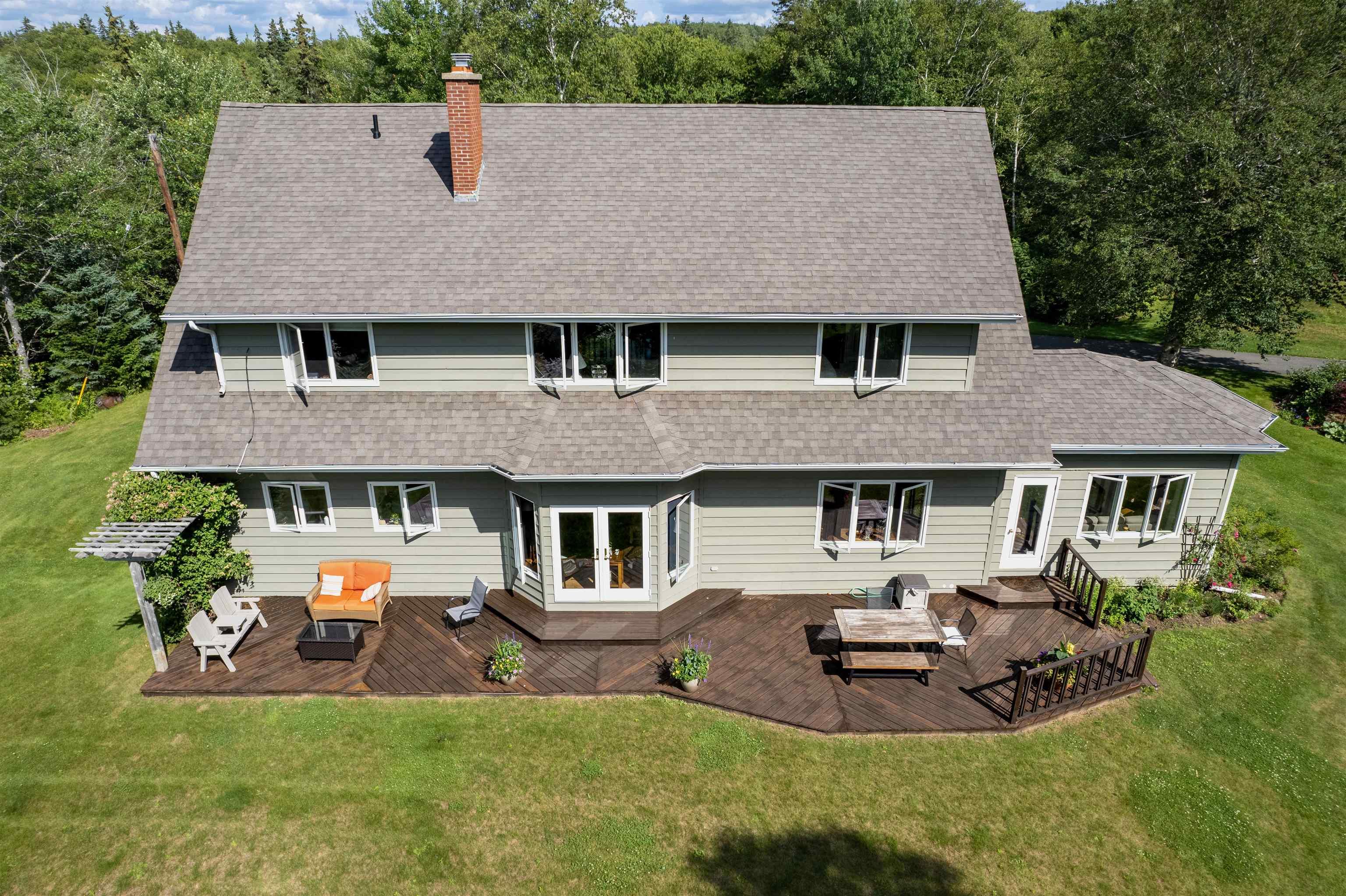 $998,000.00: 70 Tweednooge Place, East Bay